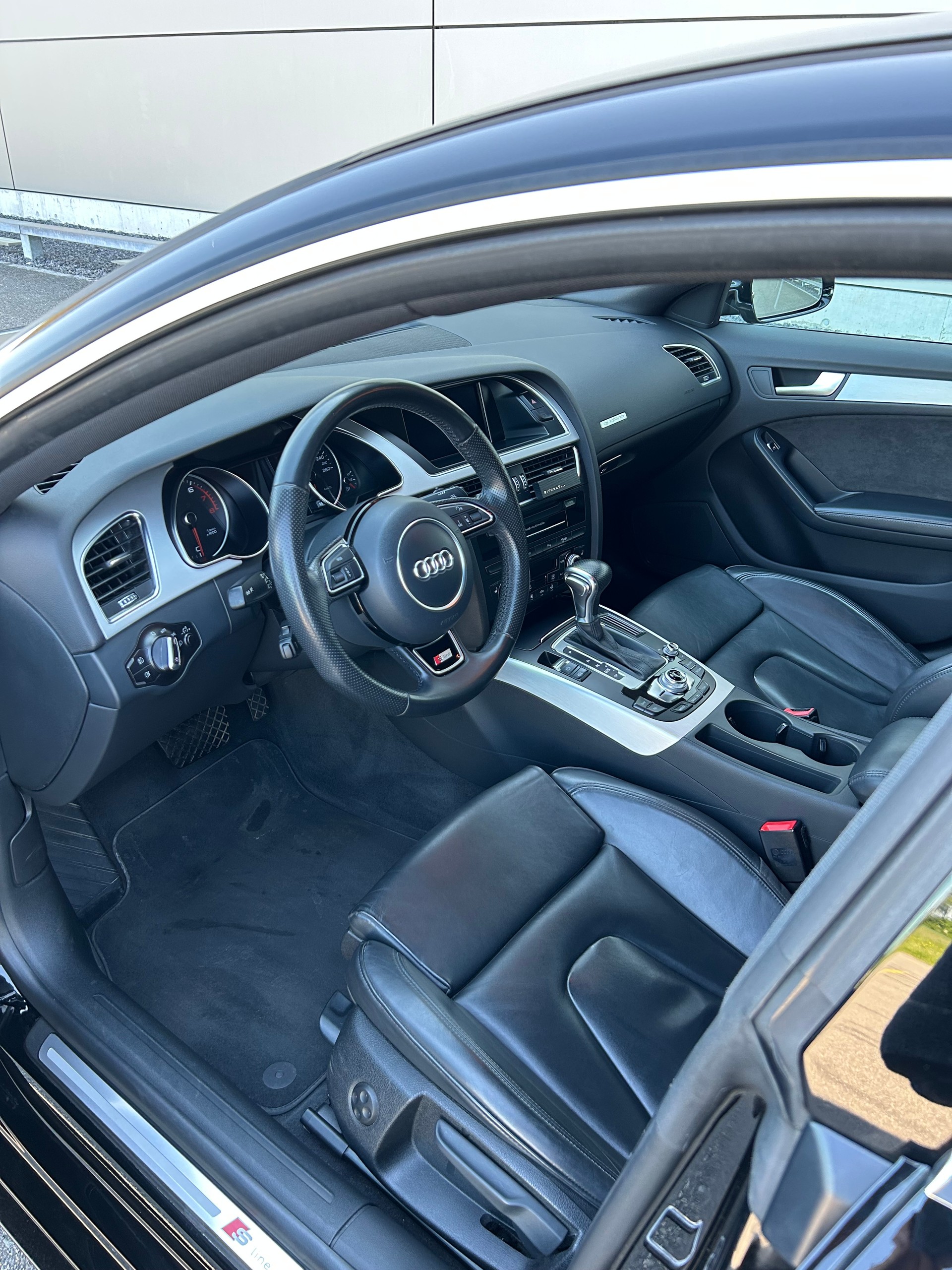 AUDI 2.0 TFSI 230 quattro S-Tronic-image-4