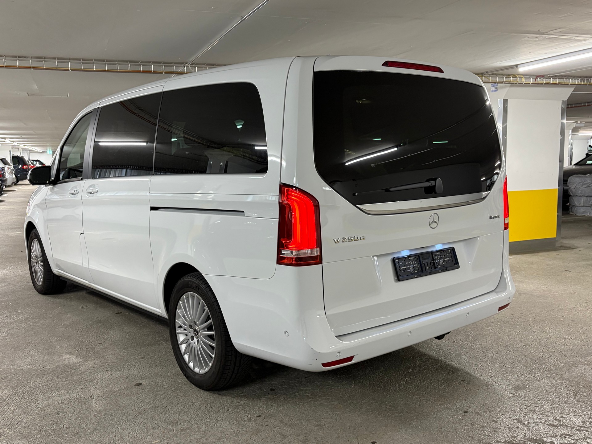 MERCEDES-BENZ V 250 d Trend lang 4matic-image-3