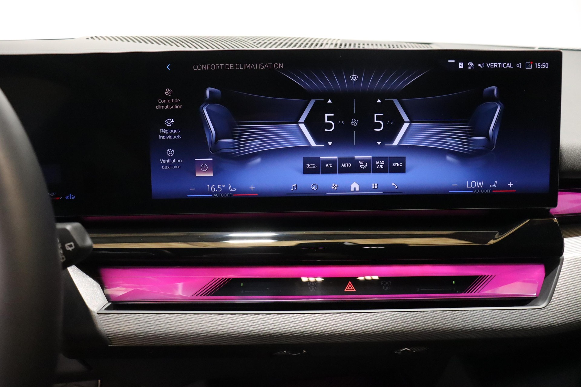 BMW 520d xDrive Touring-image-12