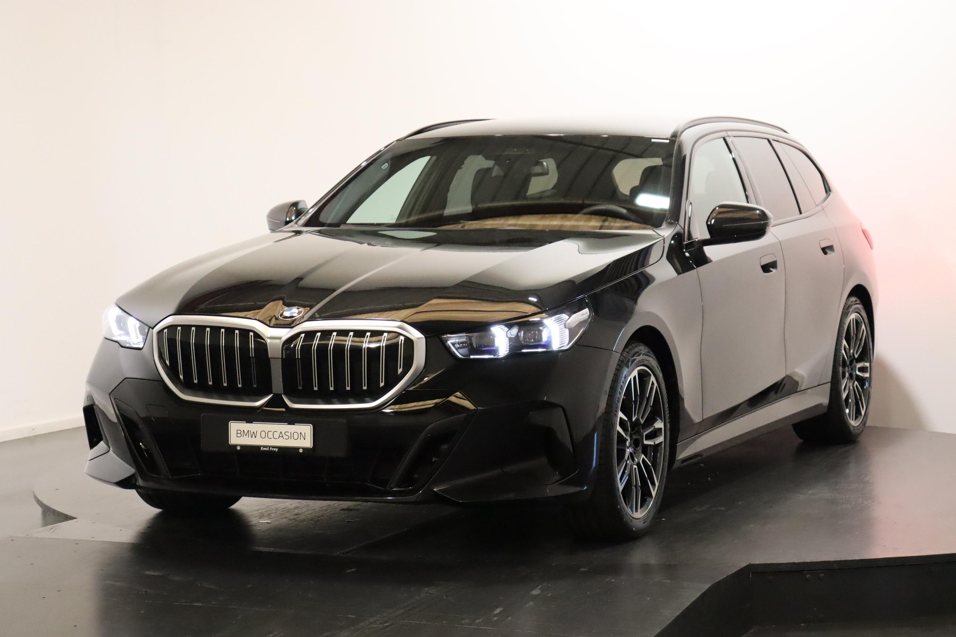 BMW 520d xDrive Touring-image-0