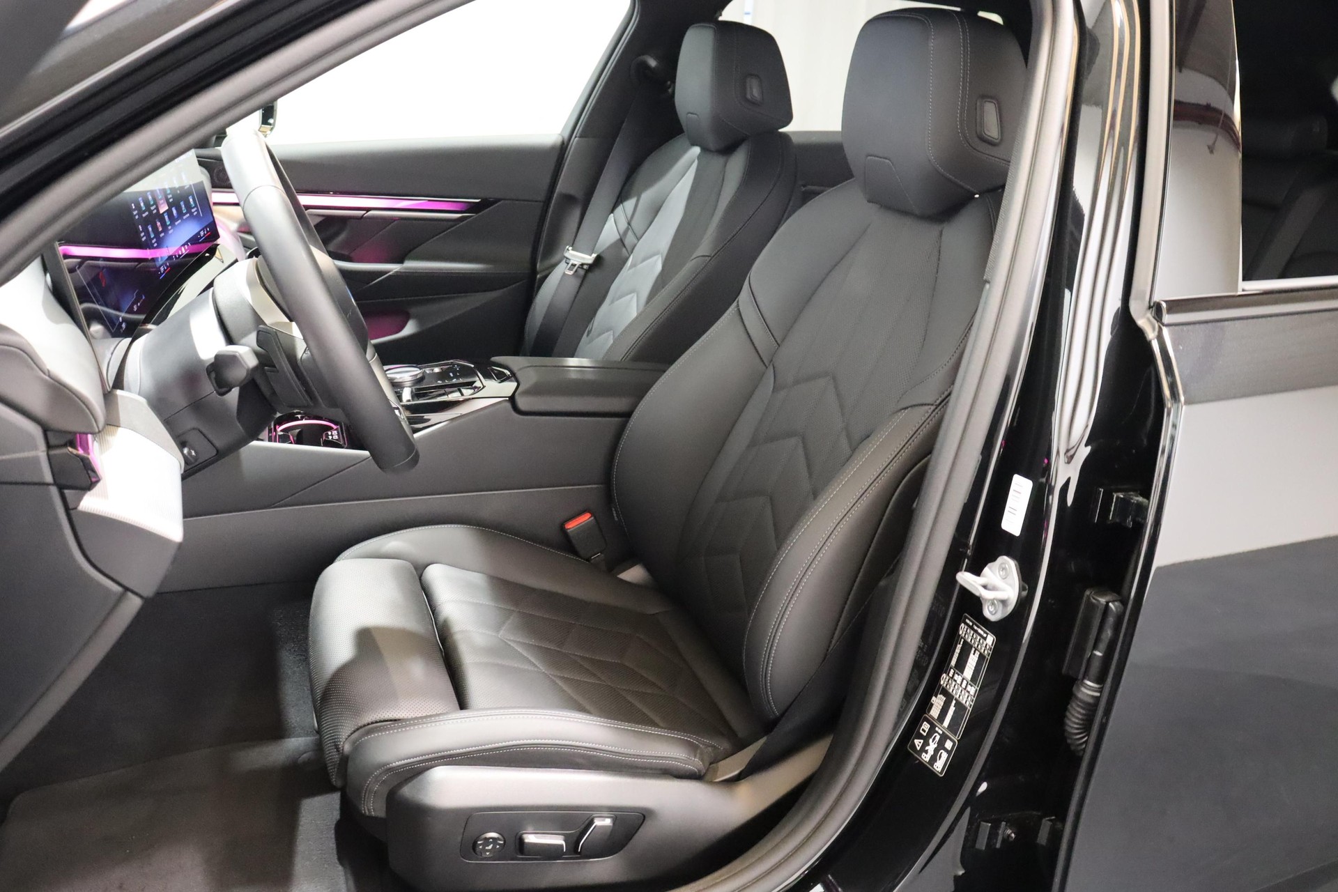 BMW 520d xDrive Touring-image-6