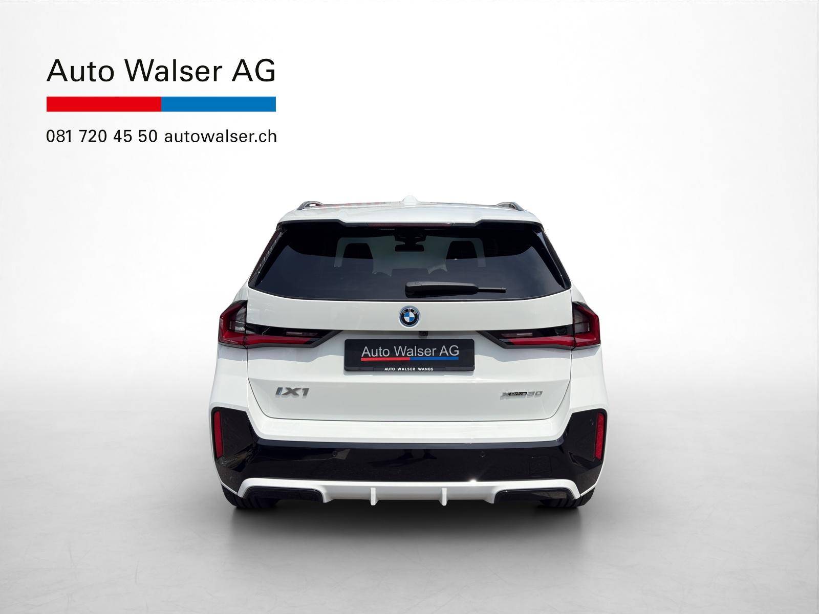 BMW iX1 30 xDrive-image-3
