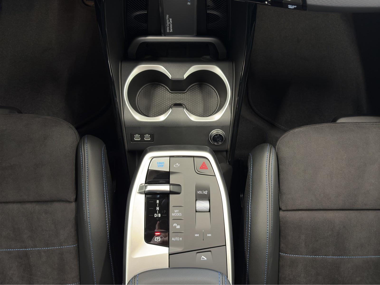 BMW iX1 30 xDrive-image-19