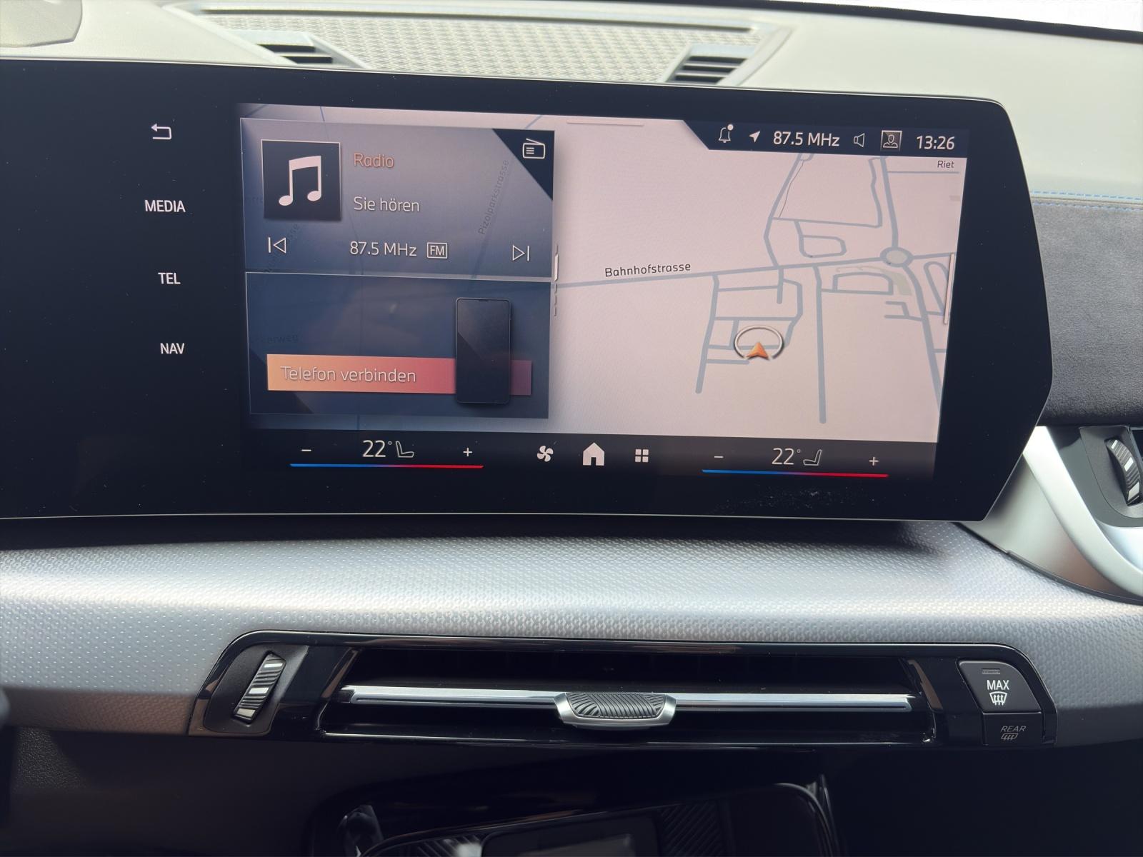 BMW iX1 30 xDrive-image-11
