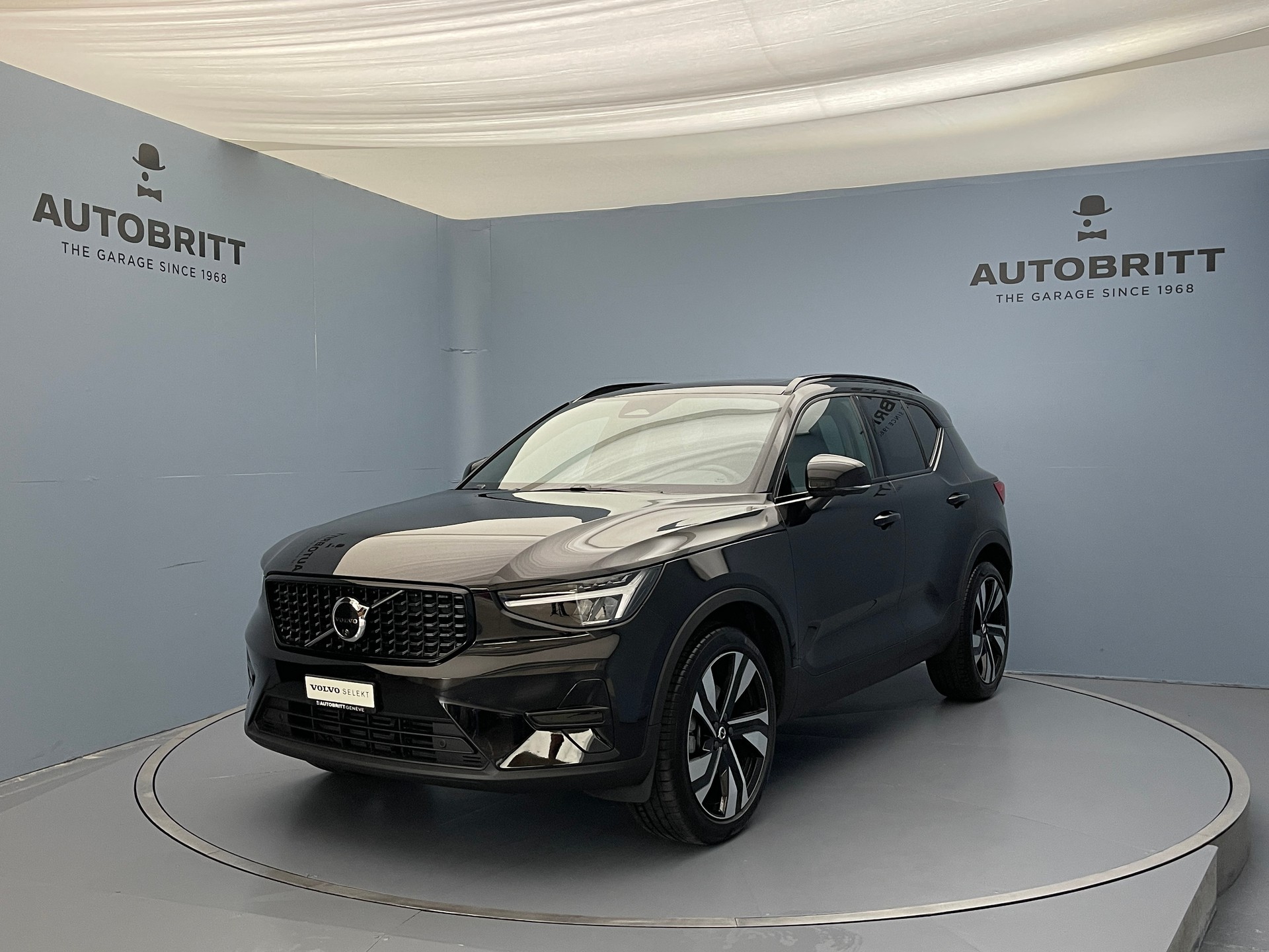 VOLVO XC40 2.0 B3 MH Plus Dark