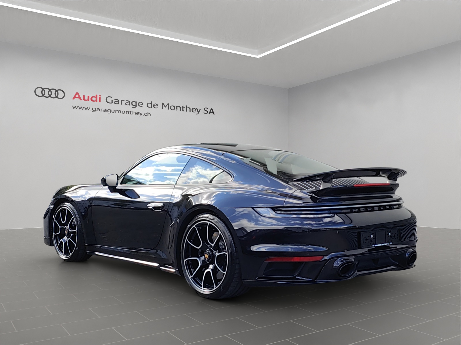 PORSCHE 911 Turbo S PDK-image-1