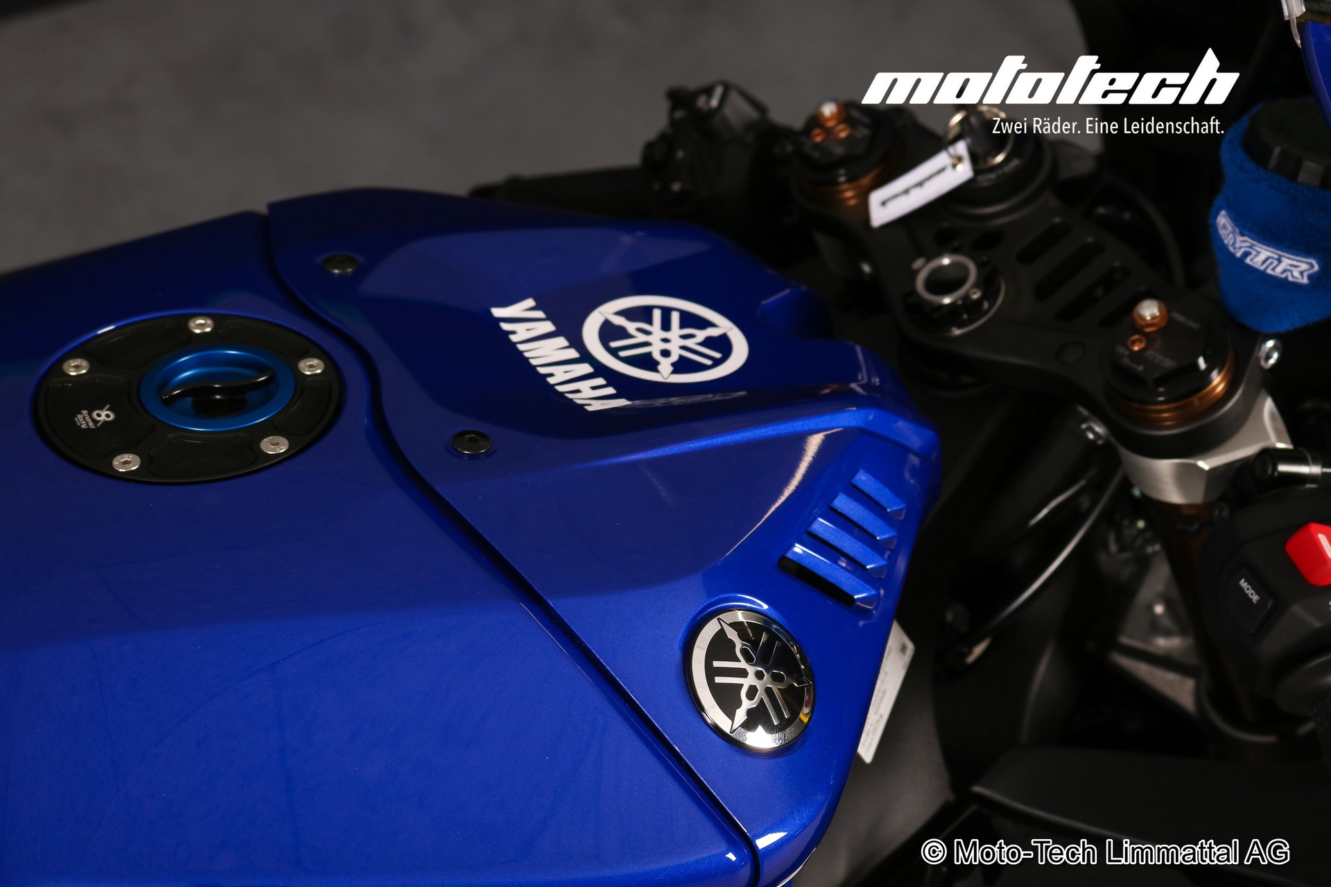 YAMAHA YZF-R9 AKRAPOVIC-image-9
