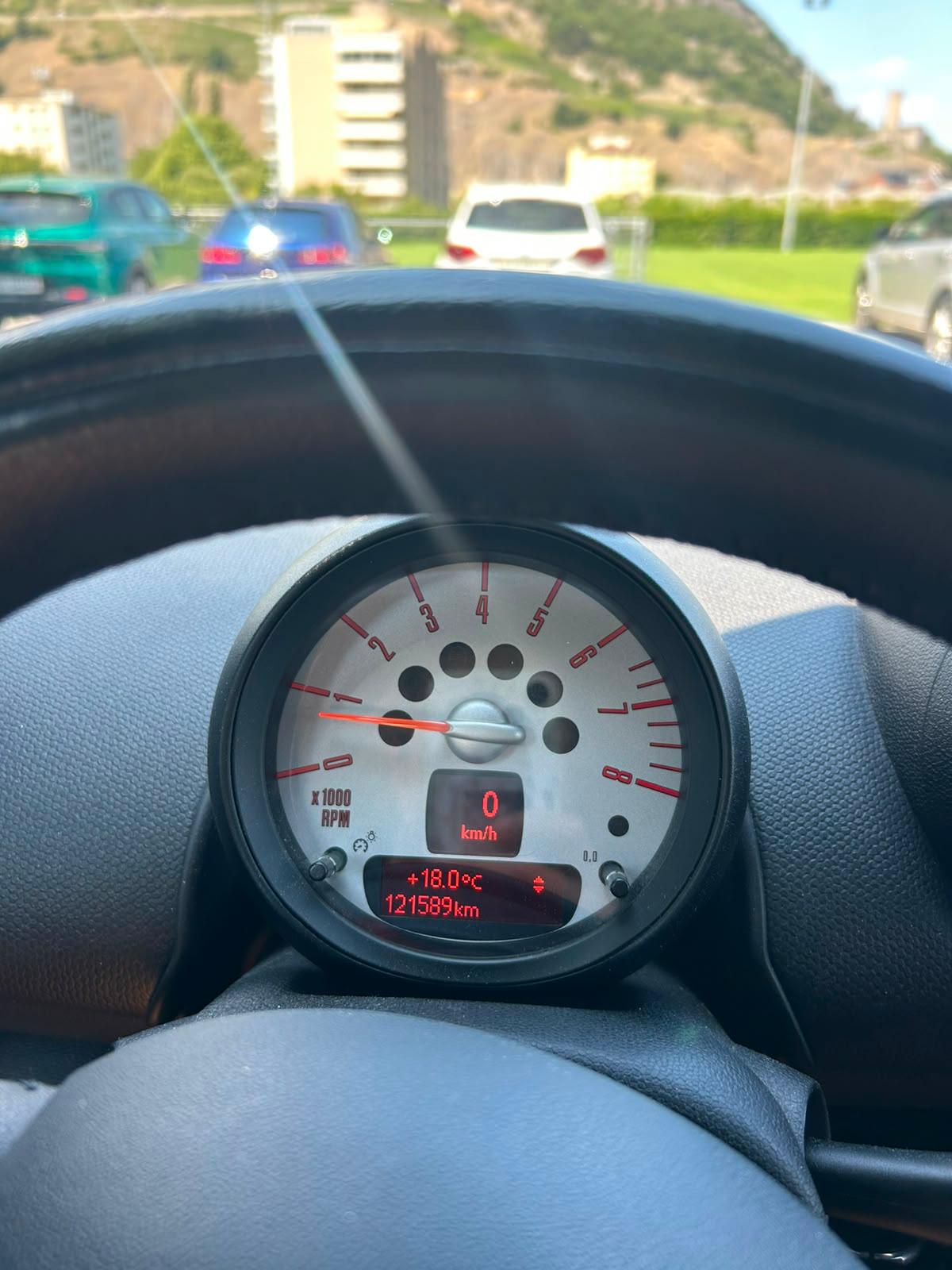 MINI 1.6i Cooper S ALL4-image-4