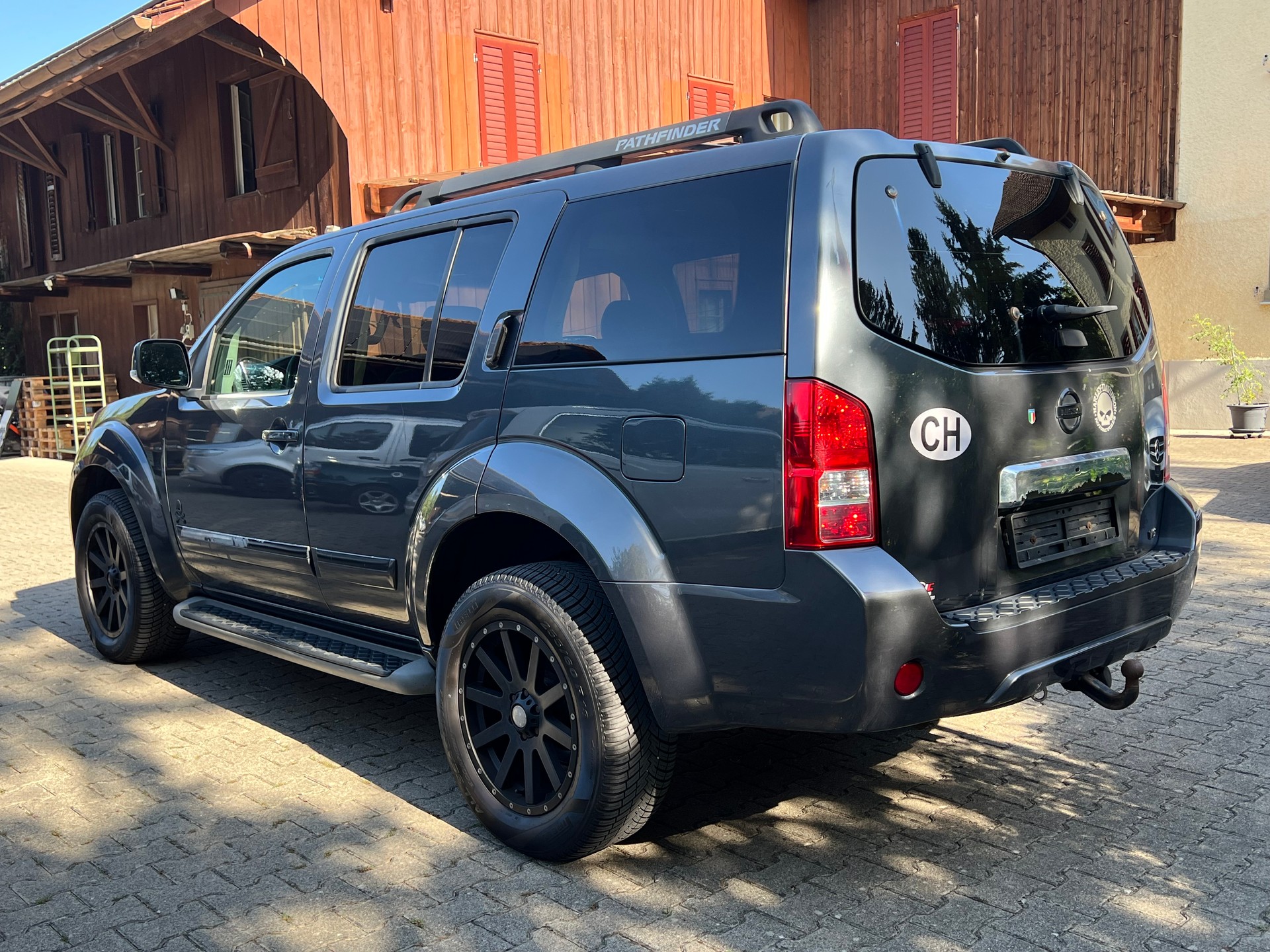NISSAN Pathfinder 3.0 dCi LE Automatic-image-1