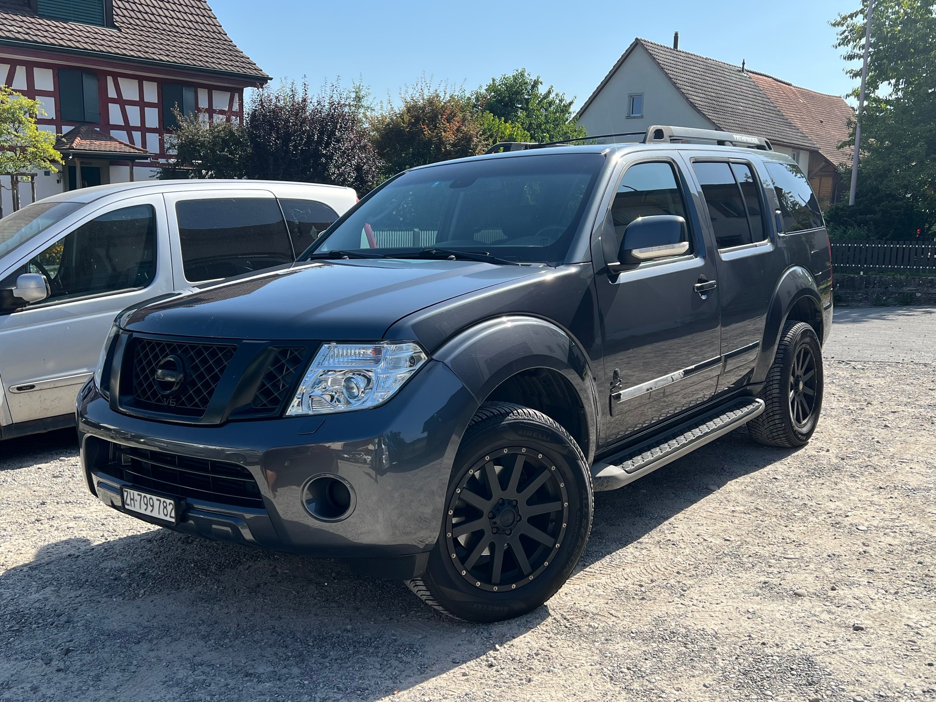 NISSAN Pathfinder 3.0 dCi LE Automatic-image-2