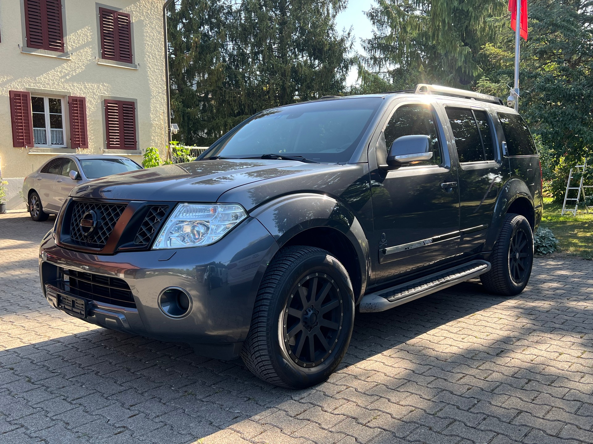 NISSAN Pathfinder 3.0 dCi LE Automatic-image-0