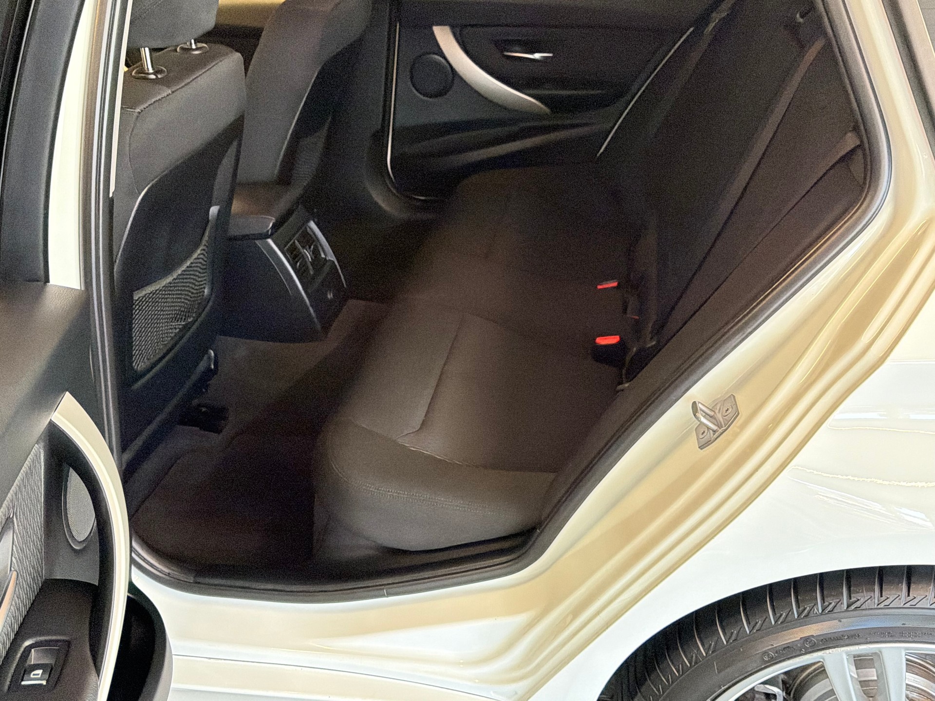 BMW 320d xDrive Touring Swiss Advantage Sport Stept-image-13
