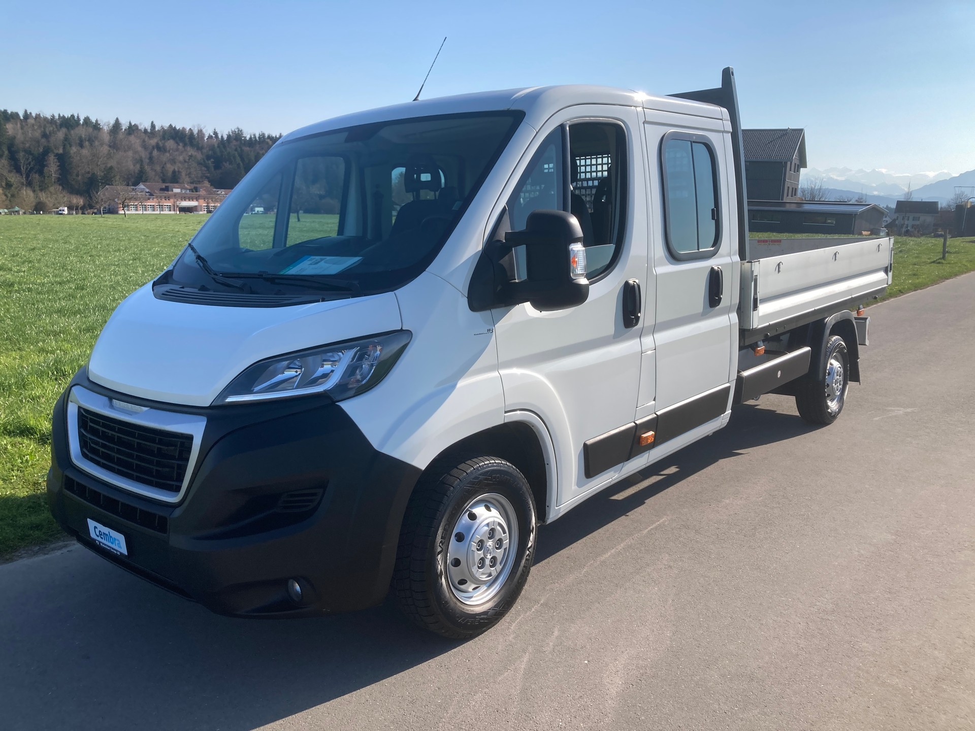 PEUGEOT Boxer 2.2 BlueHDI Doppelkabine mit Anhängerkupplung und Brücke