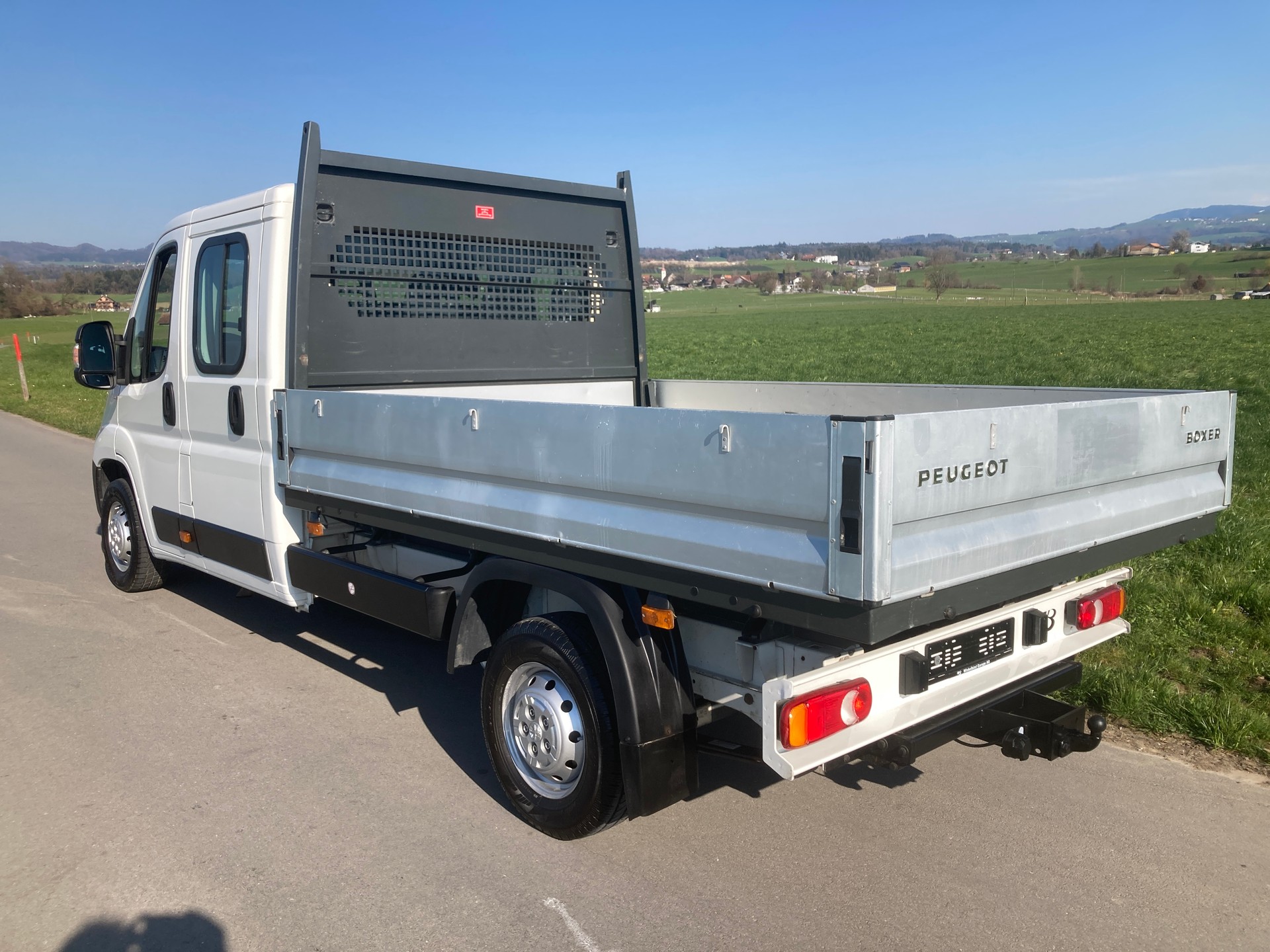 PEUGEOT Boxer 2.2 BlueHDI Doppelkabine mit Anhängerkupplung und Brücke-image-3