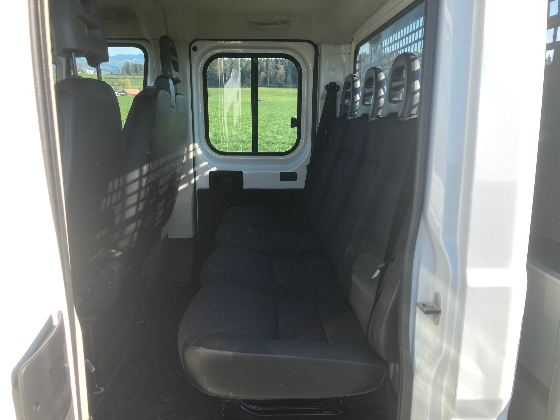 PEUGEOT Boxer 2.2 BlueHDI Doppelkabine mit Anhängerkupplung und Brücke-image-8