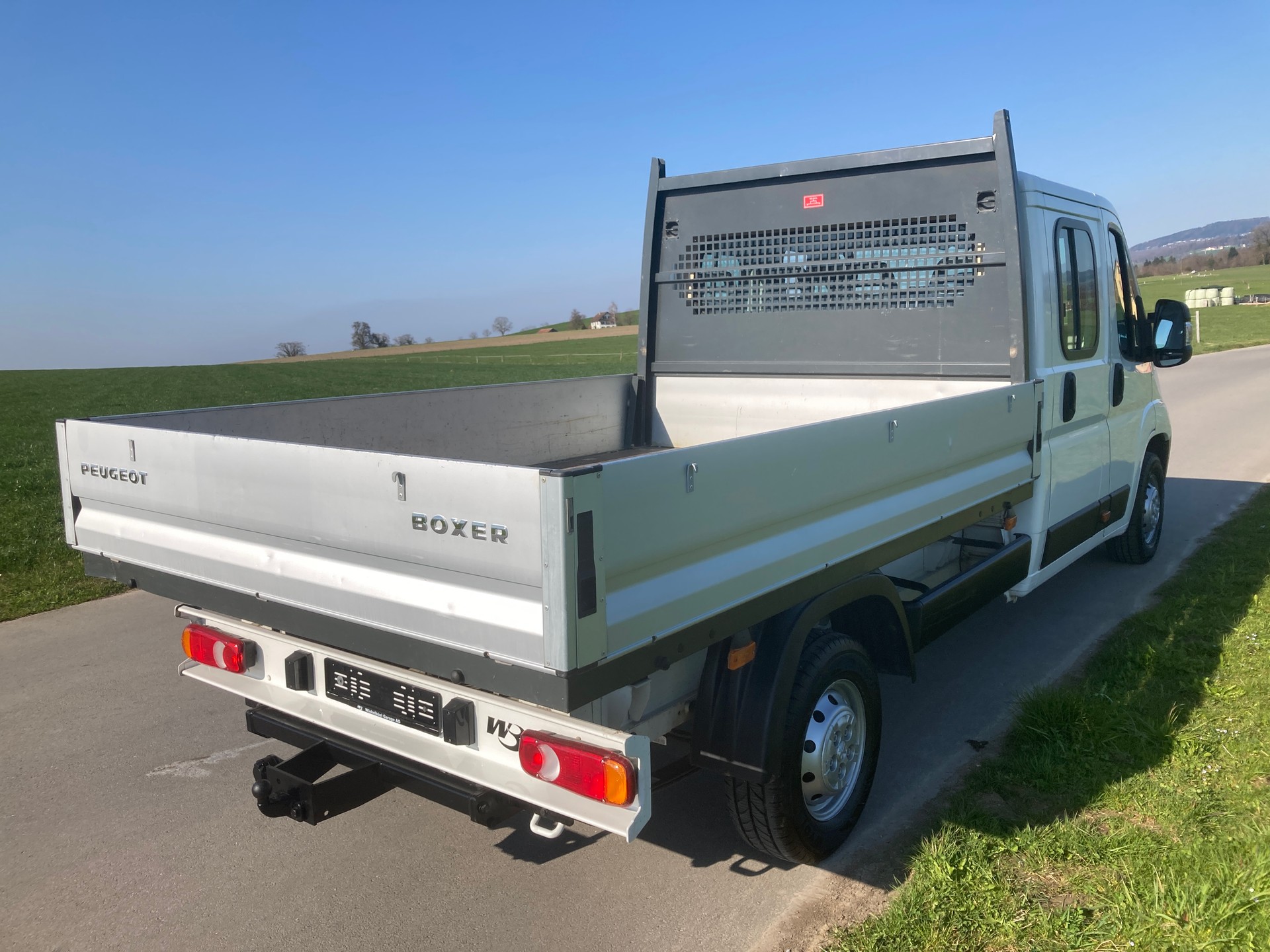 PEUGEOT Boxer 2.2 BlueHDI Doppelkabine mit Anhängerkupplung und Brücke-image-2