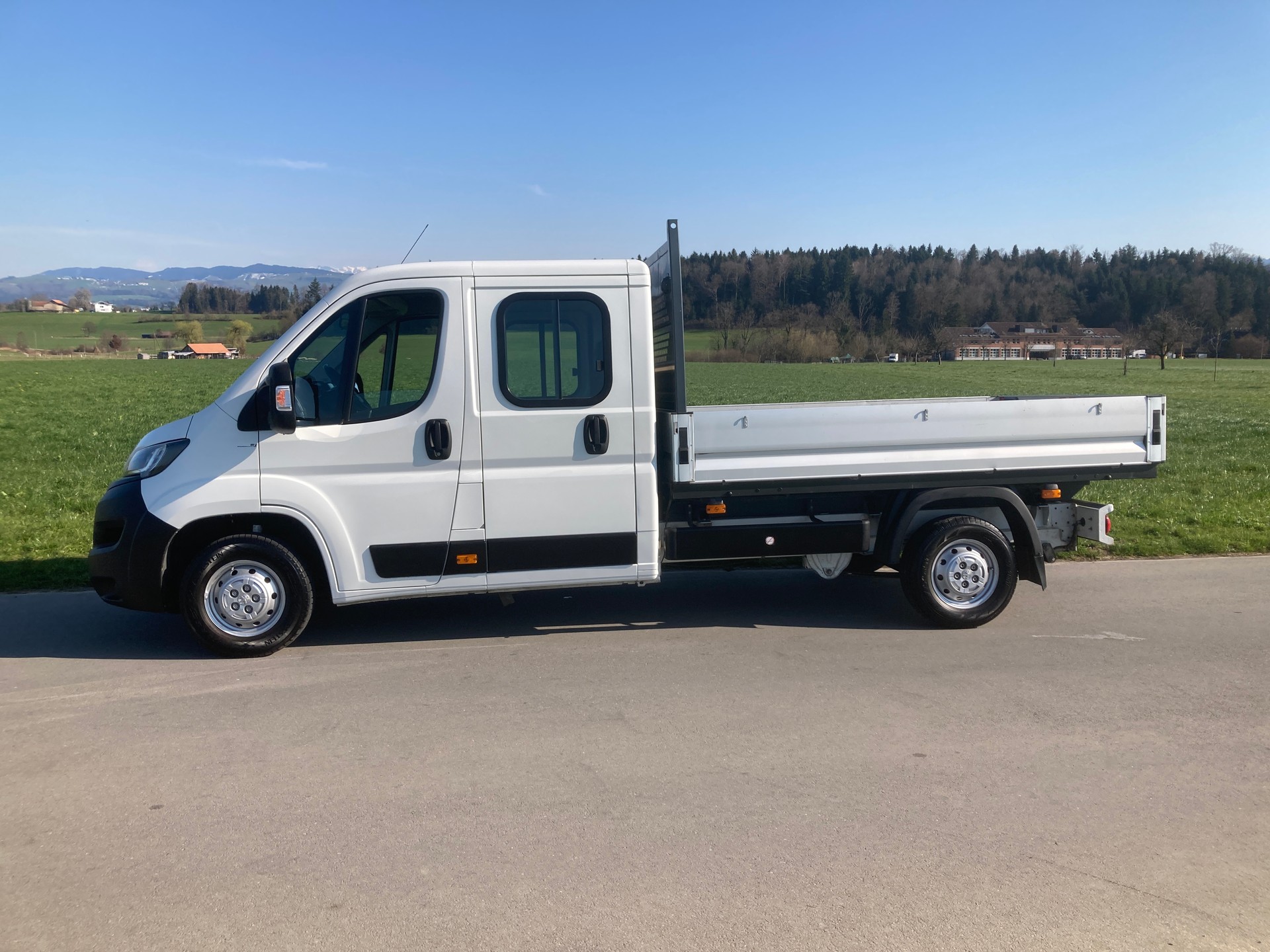 PEUGEOT Boxer 2.2 BlueHDI Doppelkabine mit Anhängerkupplung und Brücke-image-4