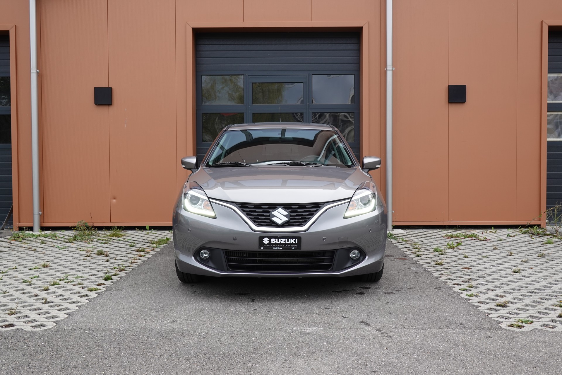 SUZUKI Baleno 1.0 Boosterjet Compact Top Automat-showroom-element-1