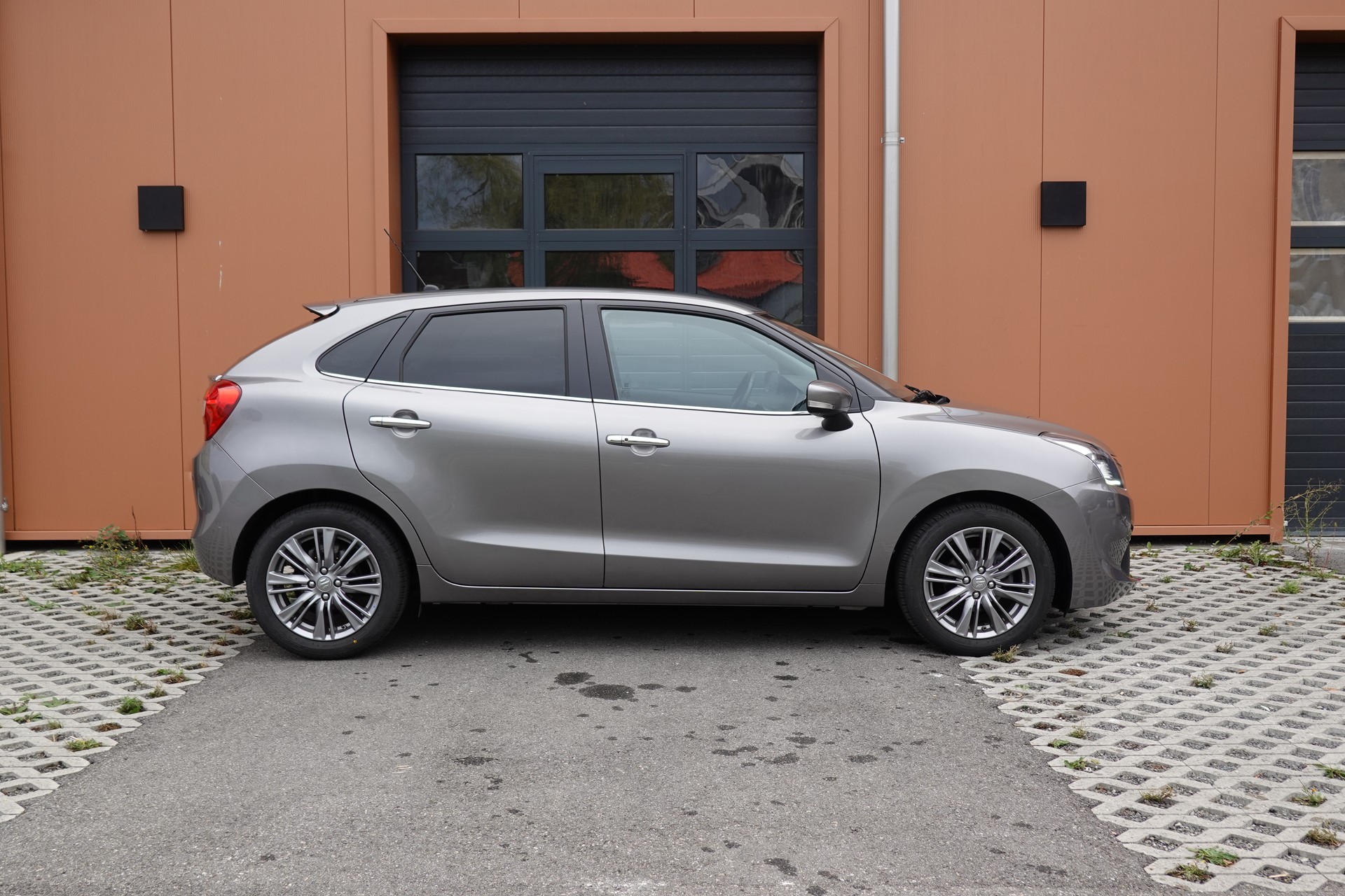SUZUKI Baleno 1.0 Boosterjet Compact Top Automat-showroom-element-3