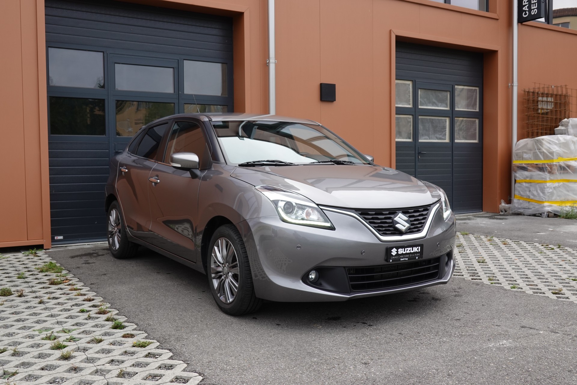 SUZUKI Baleno 1.0 Boosterjet Compact Top Automat-showroom-element-2