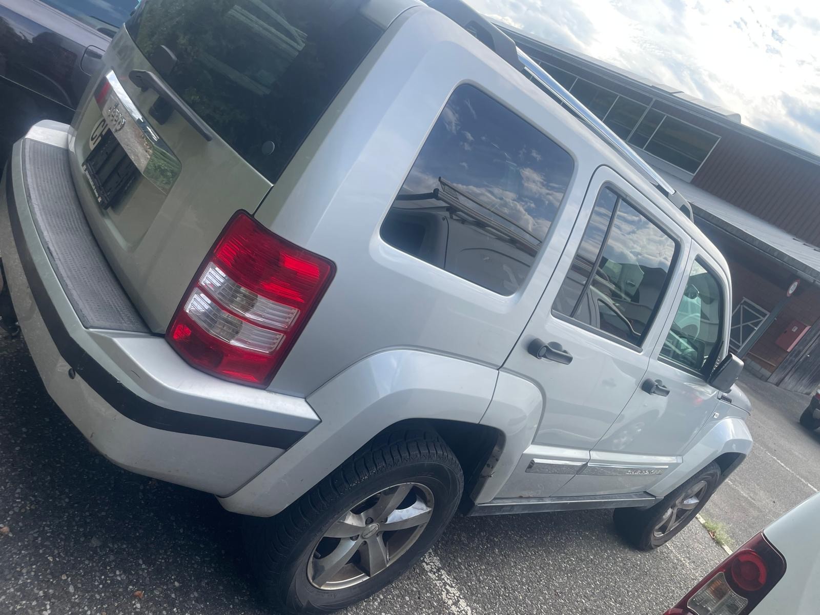JEEP Cherokee 2.8 CRD Sport Automatic-image-5
