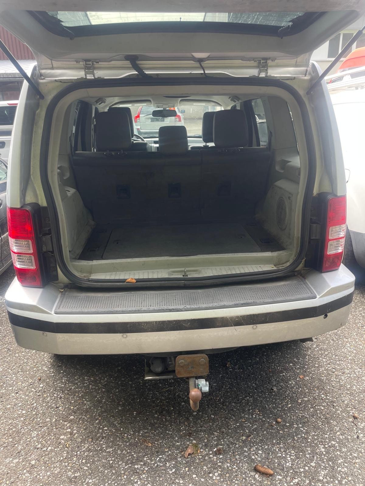 JEEP Cherokee 2.8 CRD Sport Automatic-image-9
