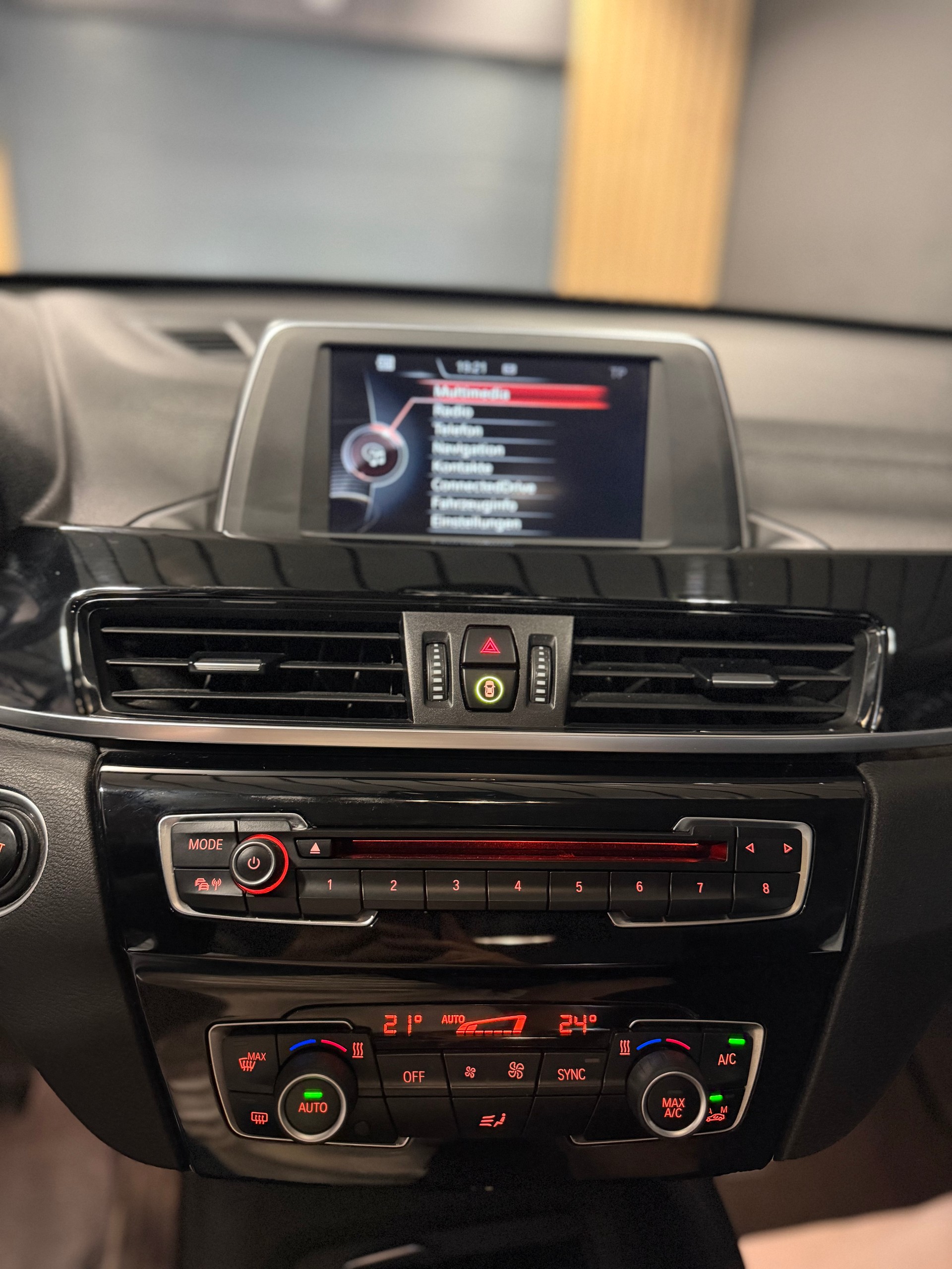 BMW X1 sDrive 18i xLine Steptronic-image-12