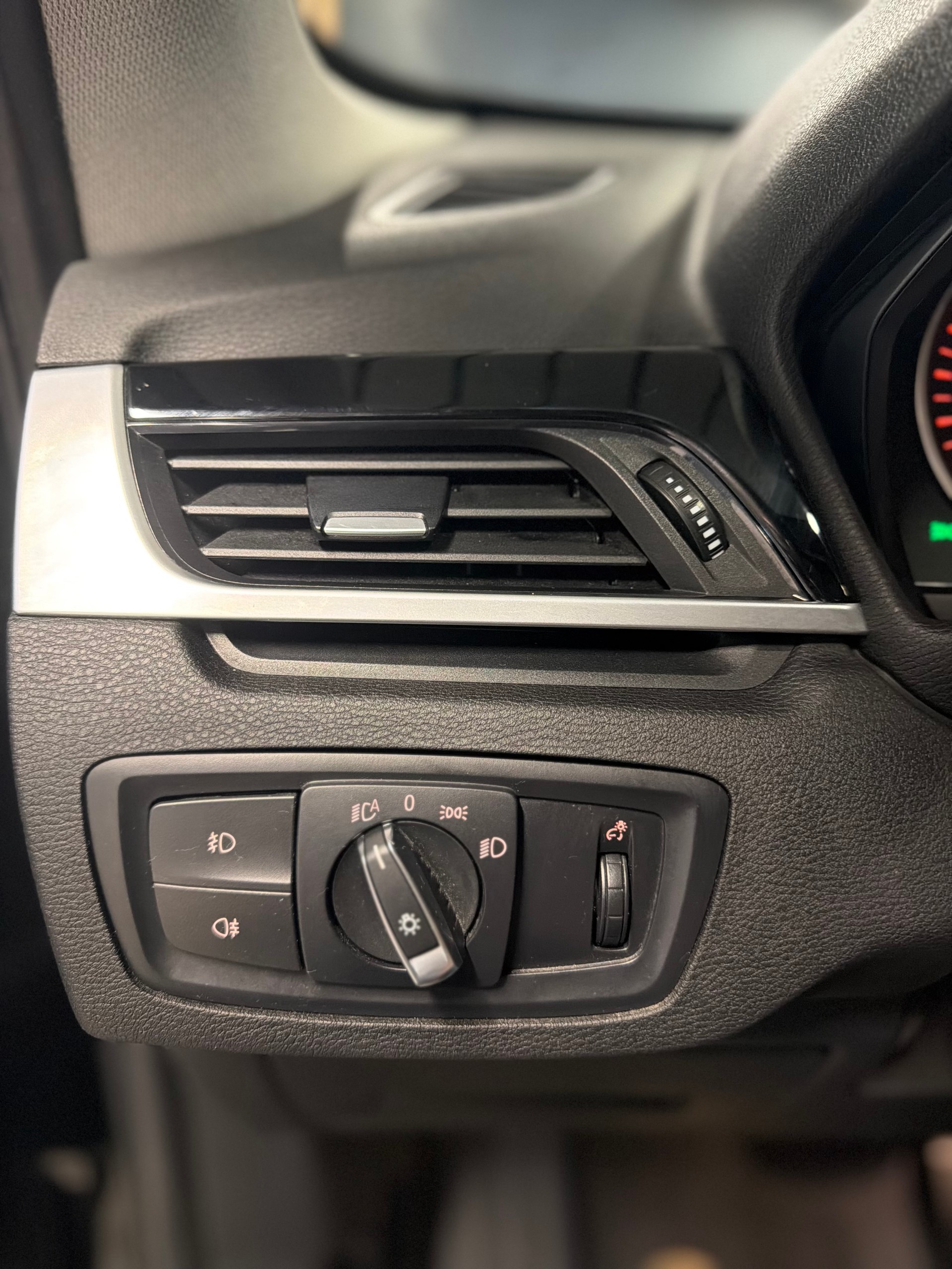 BMW X1 sDrive 18i xLine Steptronic-image-13