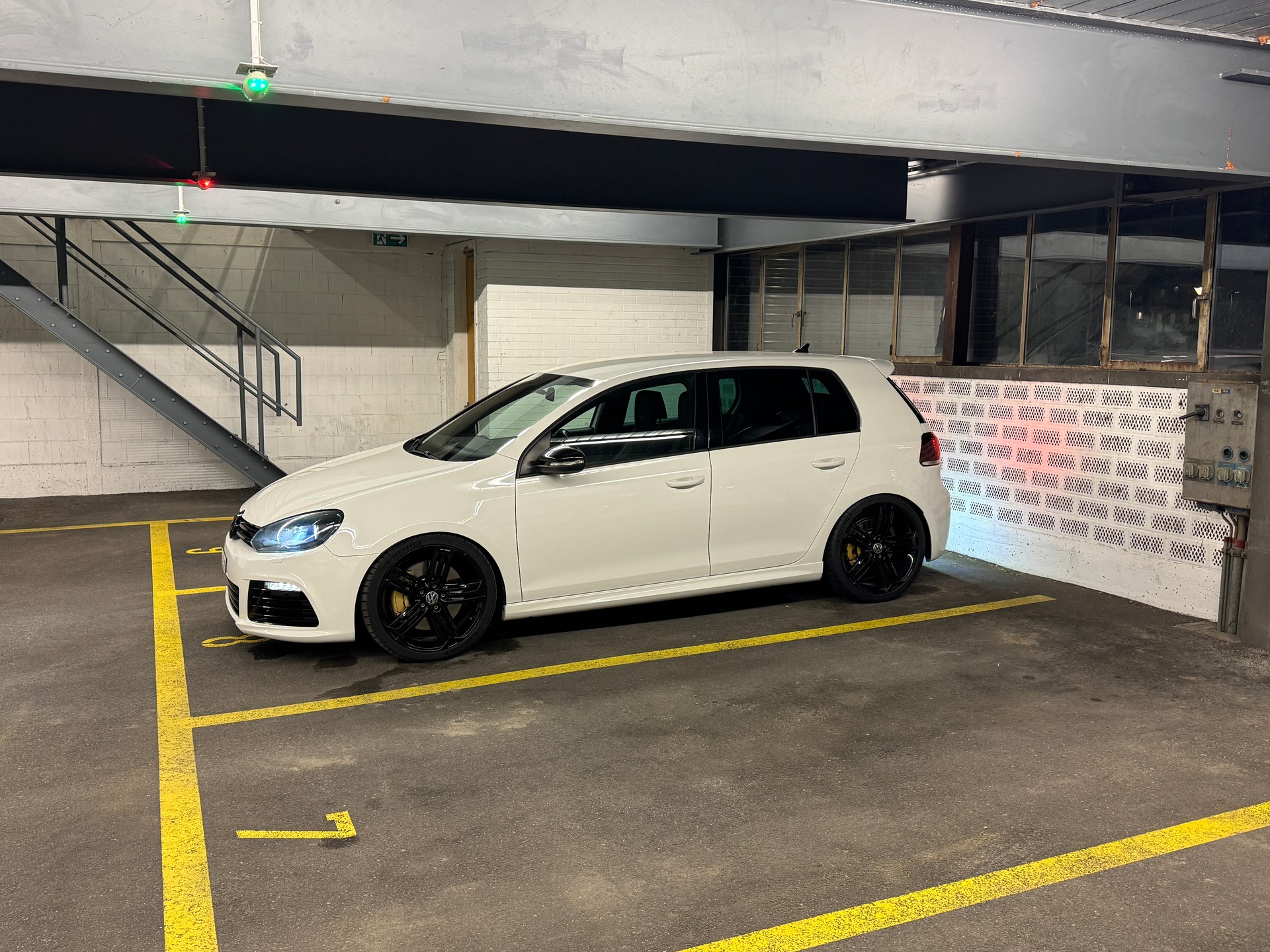VW 2.0 TSI R DSG 4motion-image-2