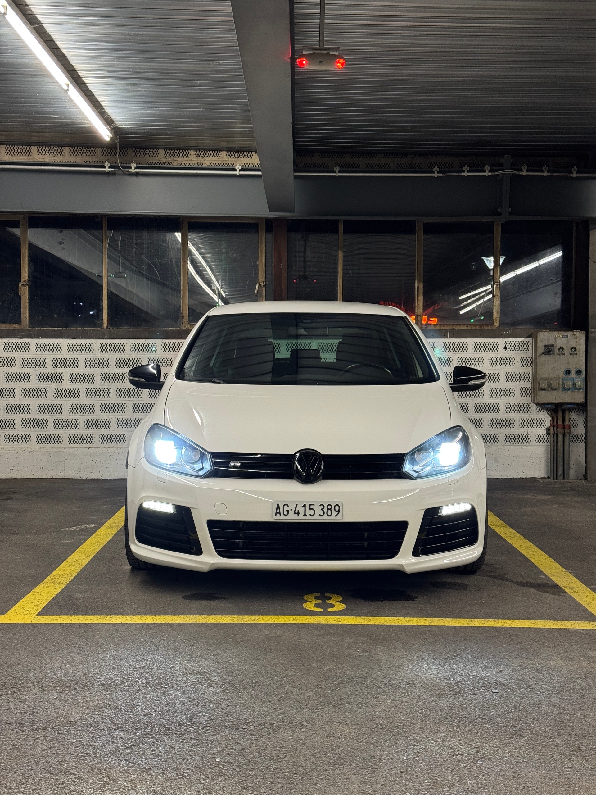 VW 2.0 TSI R DSG 4motion-image-0