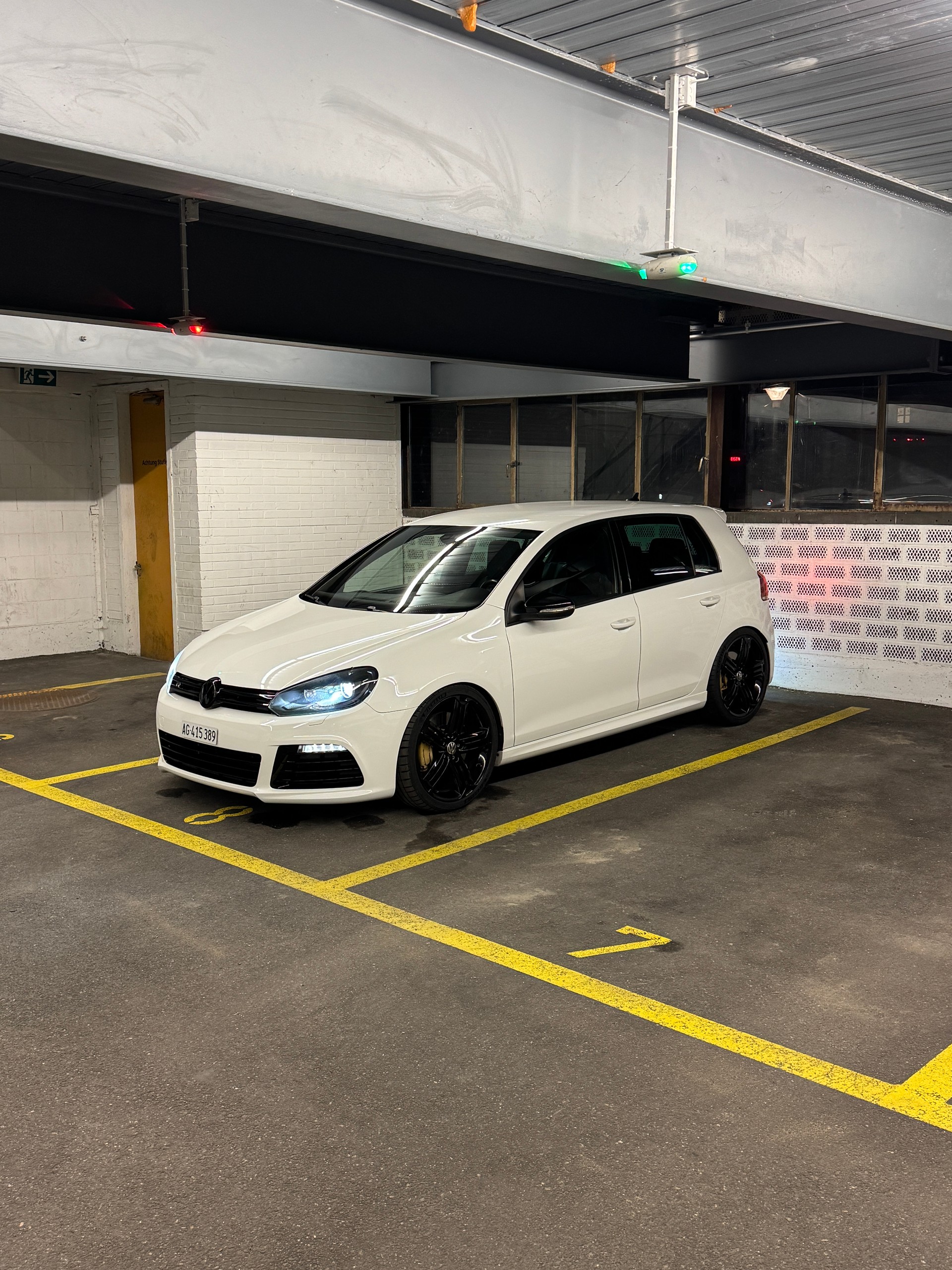 VW 2.0 TSI R DSG 4motion-image-1