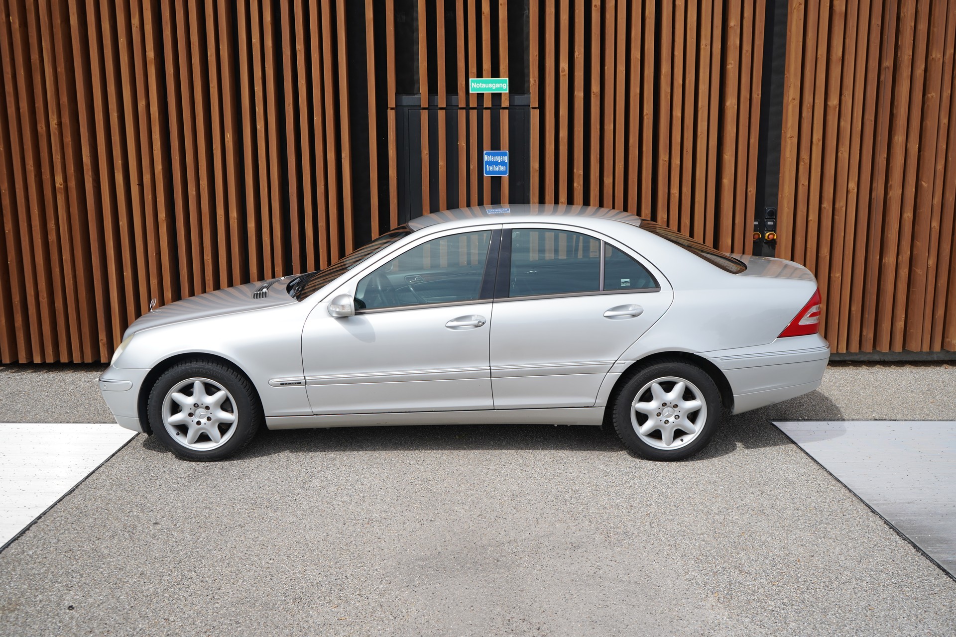 MERCEDES-BENZ C 240 ELÉGANCE AUTOMATIC l 170 PS-image-5