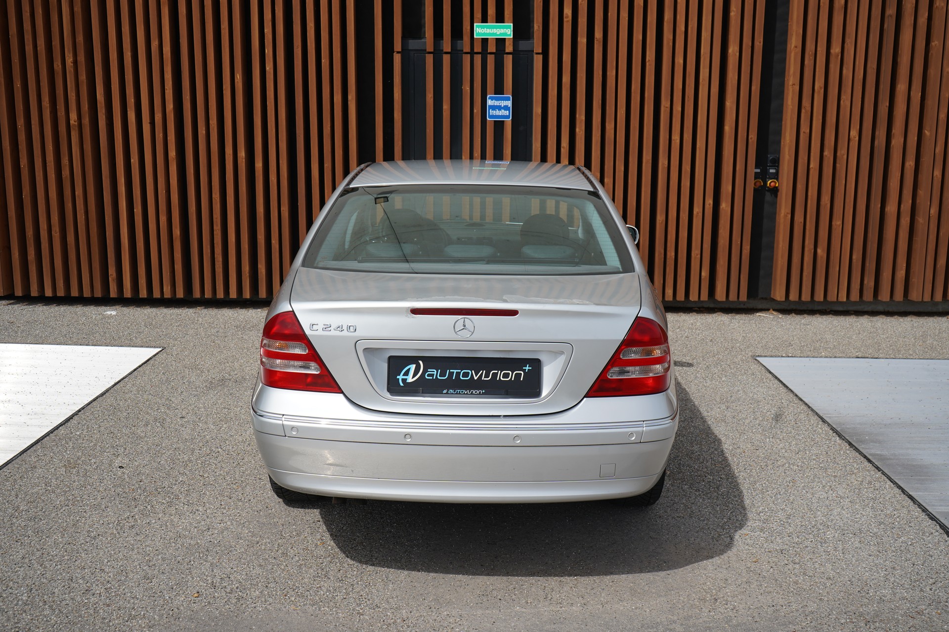 MERCEDES-BENZ C 240 ELÉGANCE AUTOMATIC l 170 PS-image-16