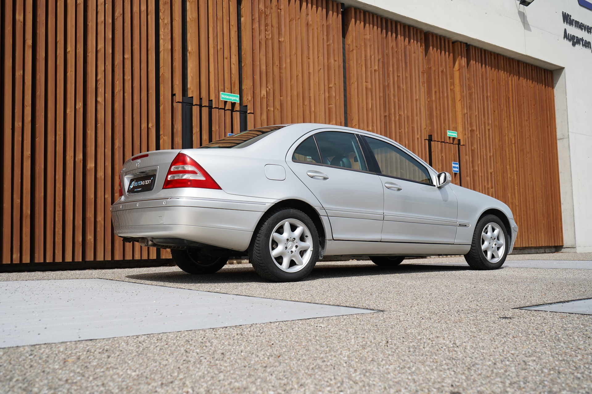 MERCEDES-BENZ C 240 ELÉGANCE AUTOMATIC l 170 PS-image-9