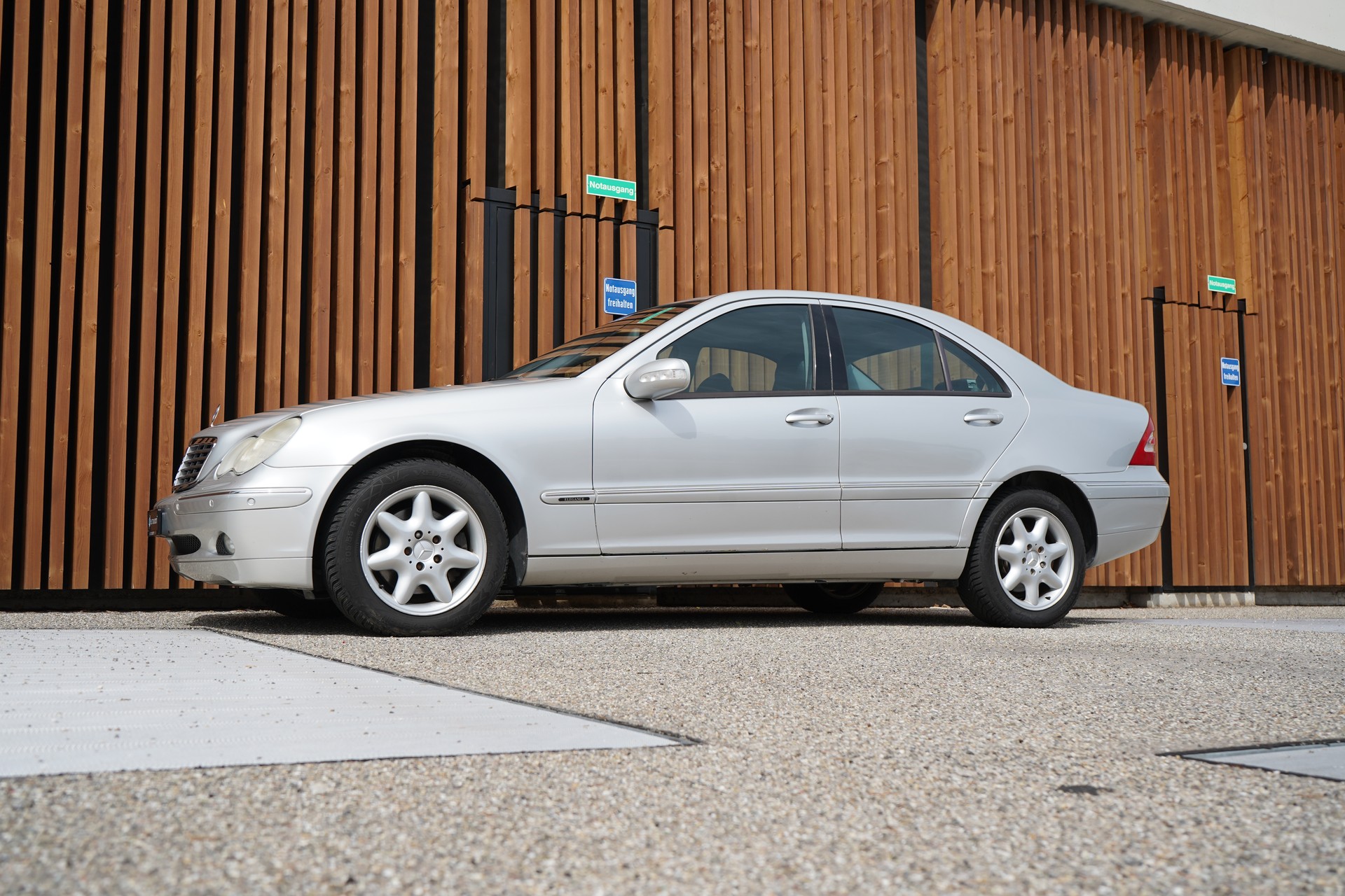 MERCEDES-BENZ C 240 ELÉGANCE AUTOMATIC l 170 PS-image-8
