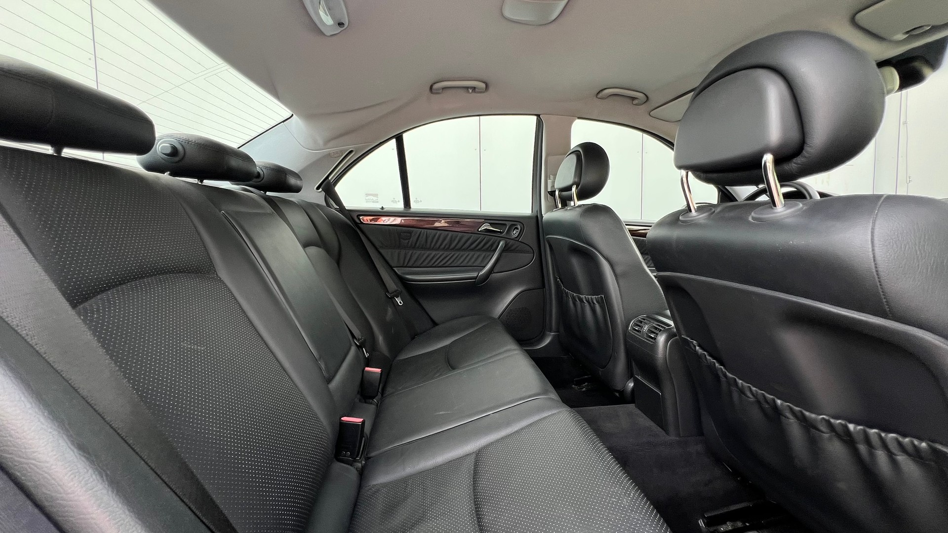MERCEDES-BENZ C 240 ELÉGANCE AUTOMATIC l 170 PS-image-27