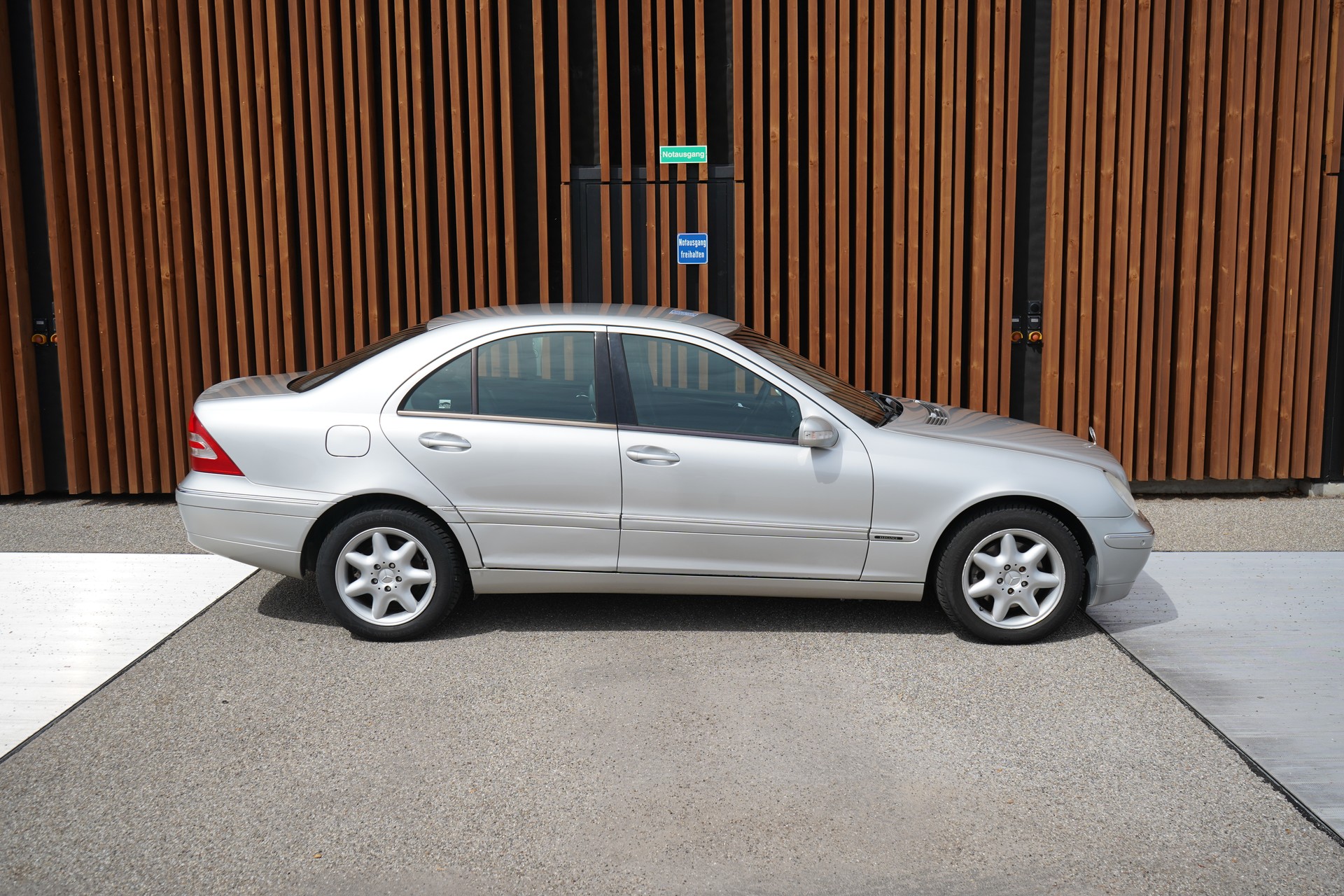 MERCEDES-BENZ C 240 ELÉGANCE AUTOMATIC l 170 PS-image-4