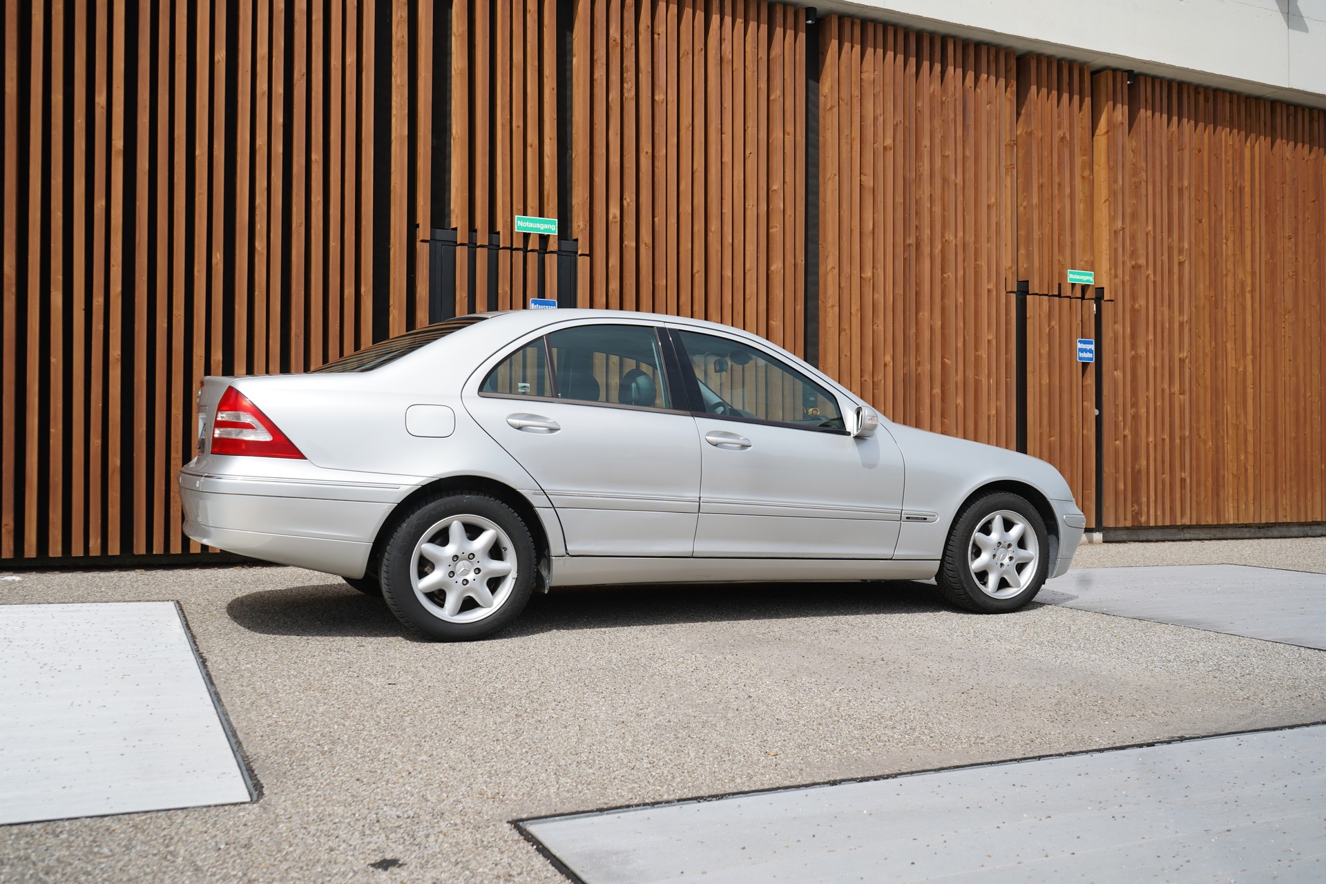 MERCEDES-BENZ C 240 ELÉGANCE AUTOMATIC l 170 PS-image-12