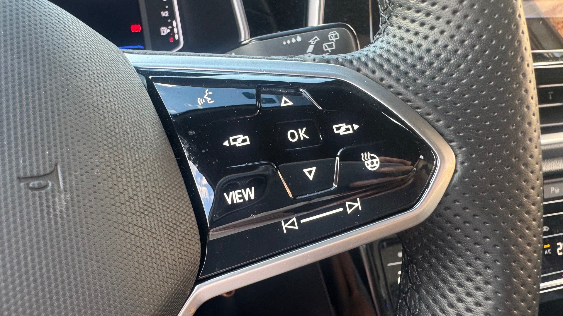 VW T-Roc 2.0 TSI R-Line DSG 4Motion-image-14