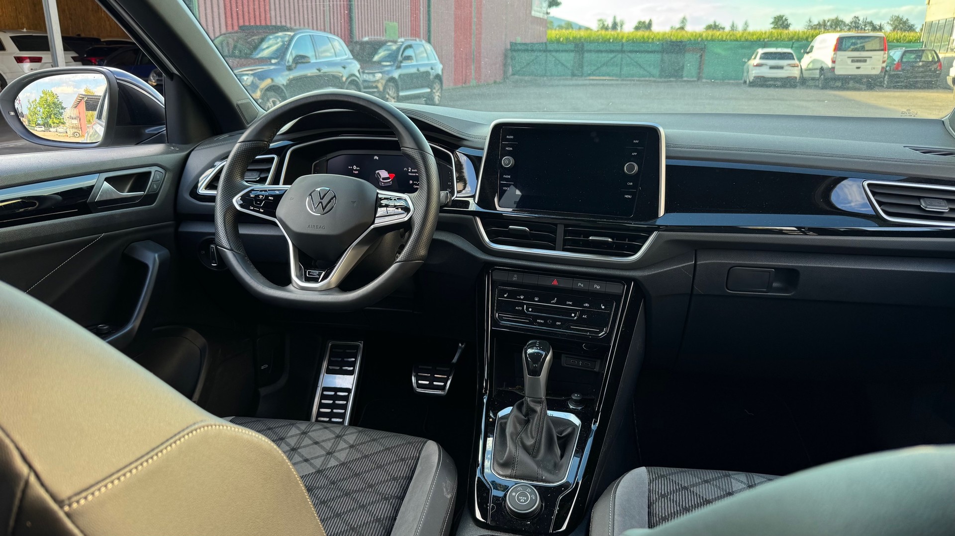 VW T-Roc 2.0 TSI R-Line DSG 4Motion-image-8