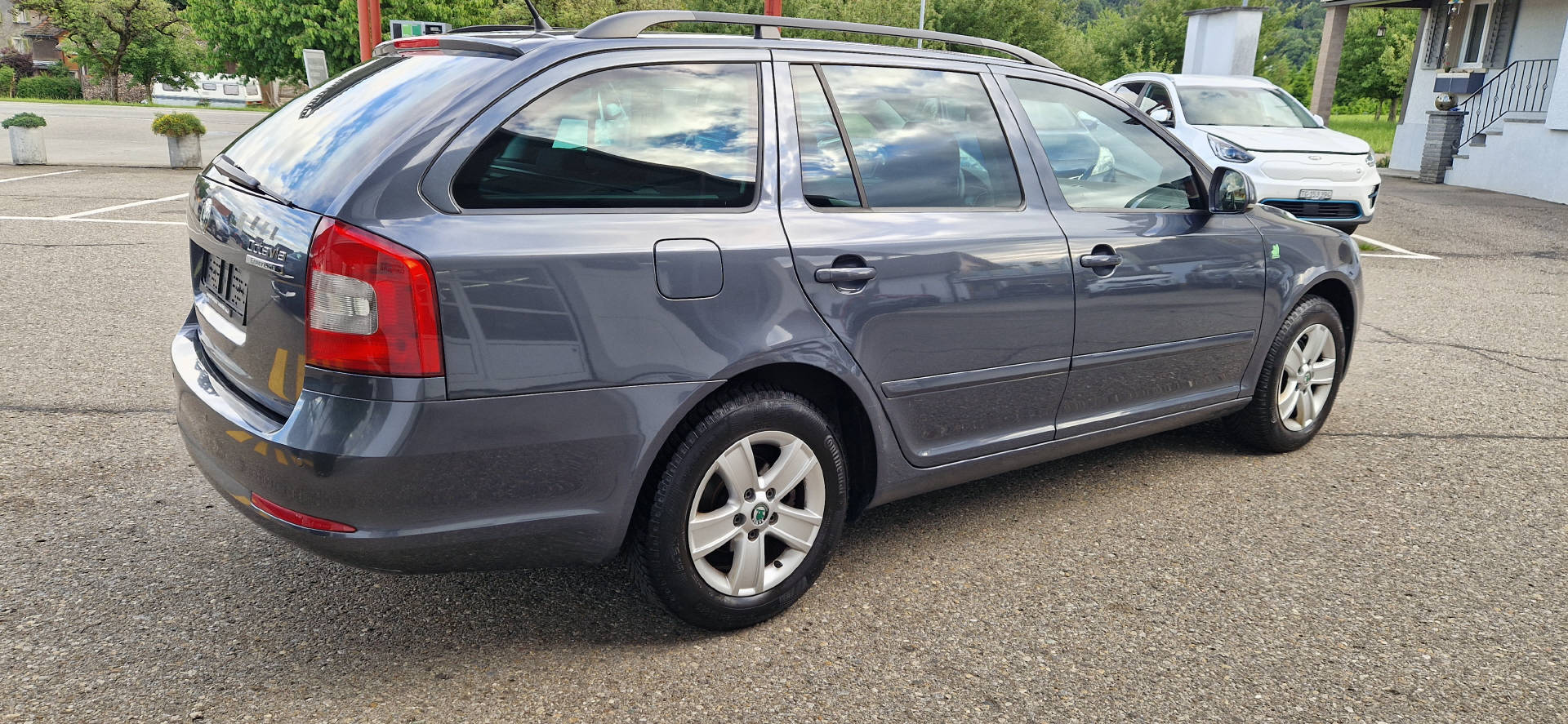 SKODA Octavia Combi 1.6 TDI GreenLine-image-14