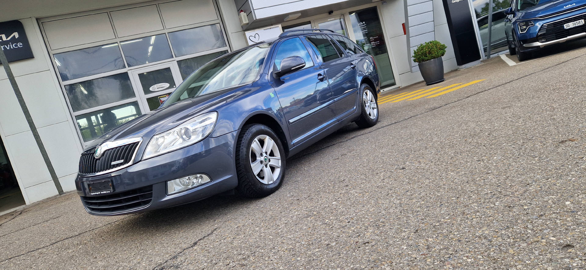 SKODA Octavia Combi 1.6 TDI GreenLine-image-0