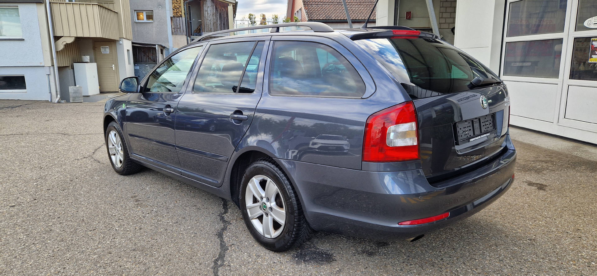 SKODA Octavia Combi 1.6 TDI GreenLine-image-11