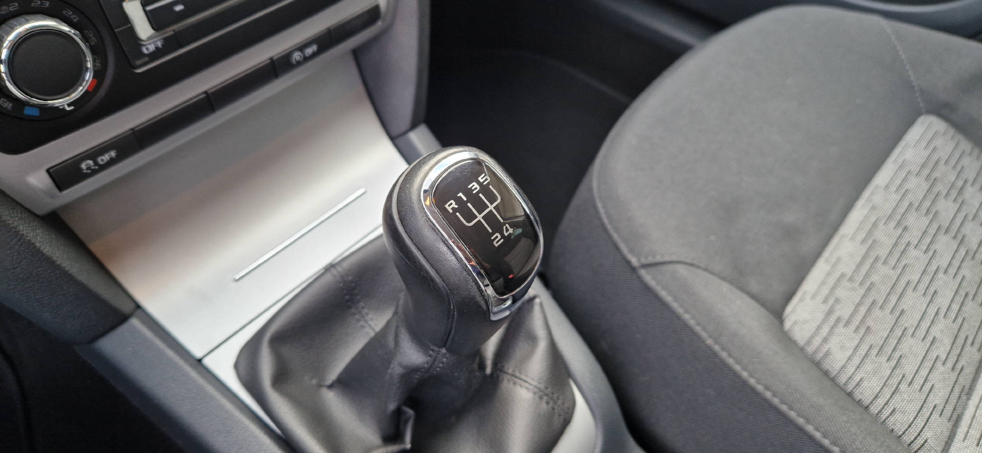 SKODA Octavia Combi 1.6 TDI GreenLine-image-7