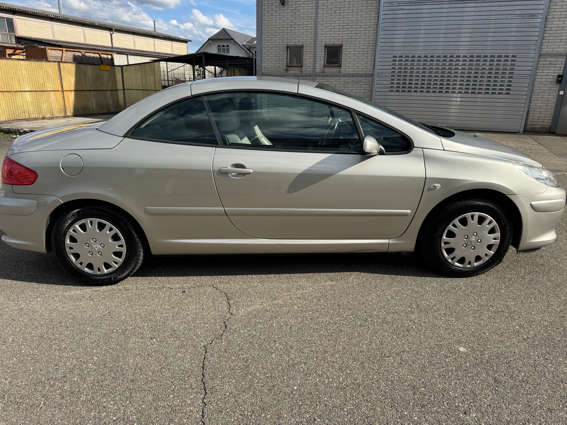 PEUGEOT 307 CC 2.0 16V Platinum Edition-image-12