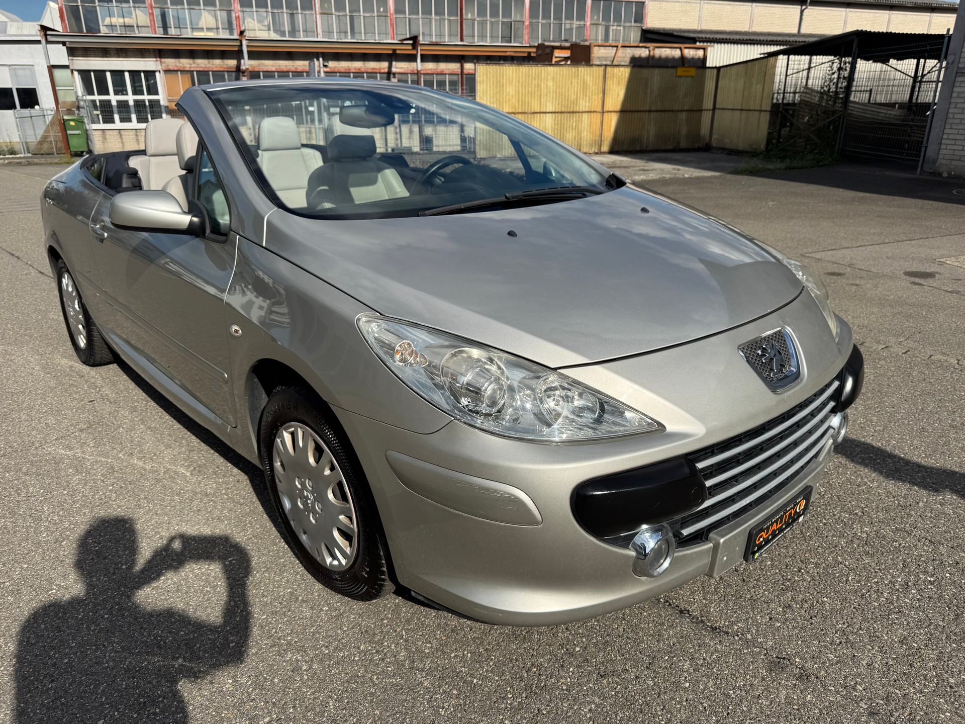 PEUGEOT 307 CC 2.0 16V Platinum Edition-image-1