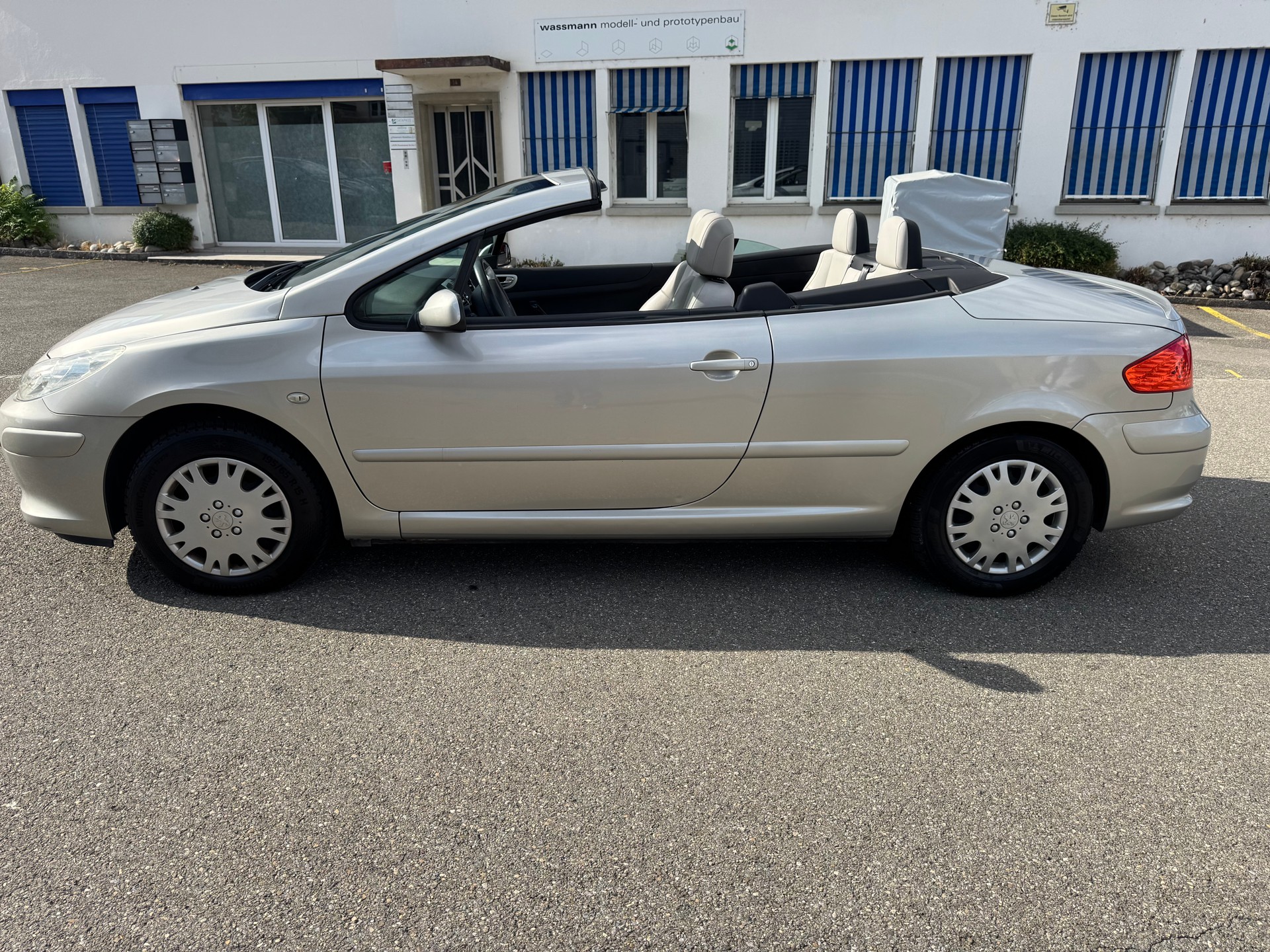 PEUGEOT 307 CC 2.0 16V Platinum Edition-image-5