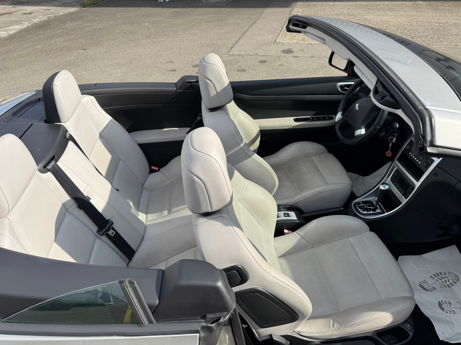 PEUGEOT 307 CC 2.0 16V Platinum Edition-image-8