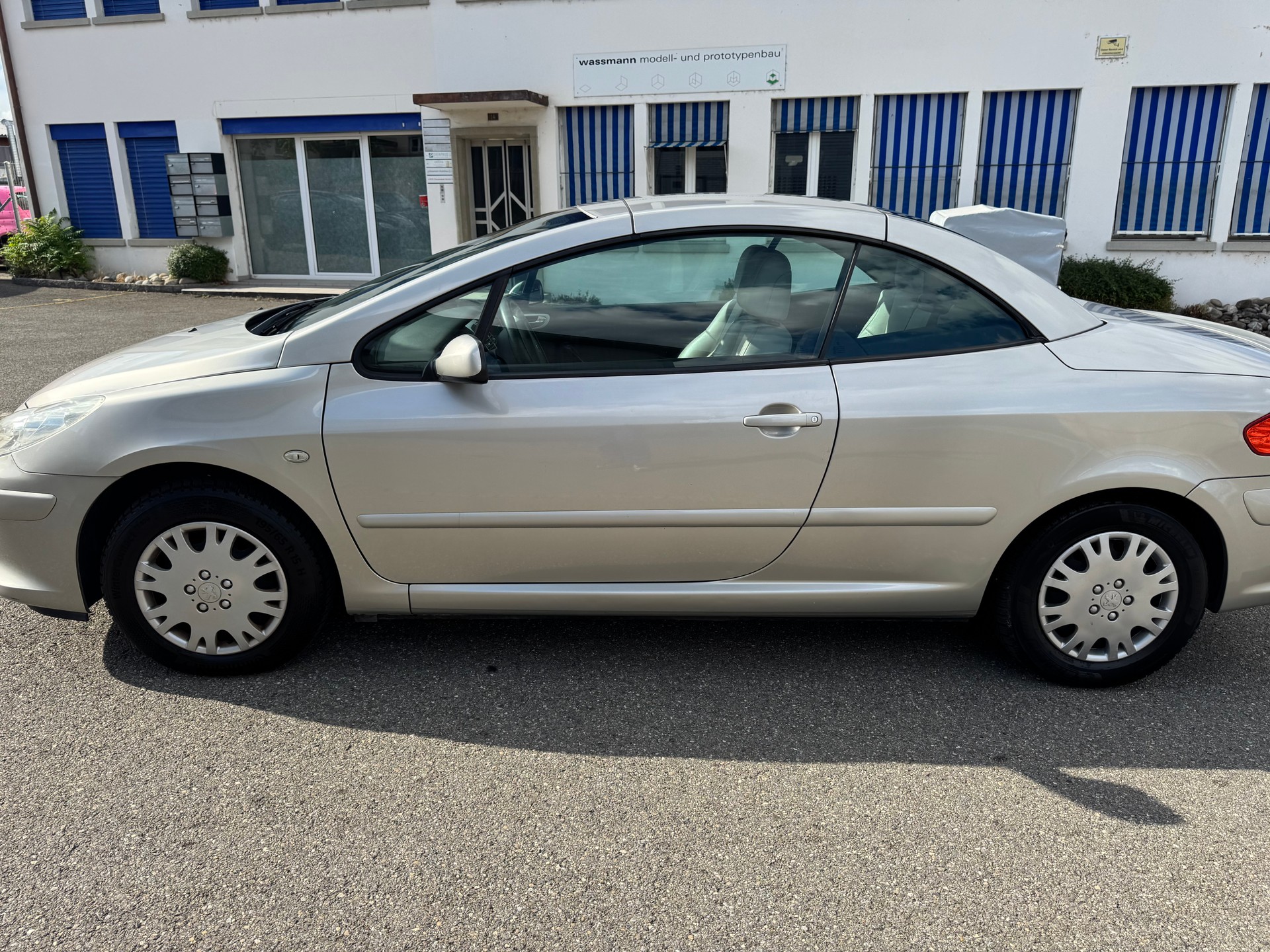 PEUGEOT 307 CC 2.0 16V Platinum Edition-image-15