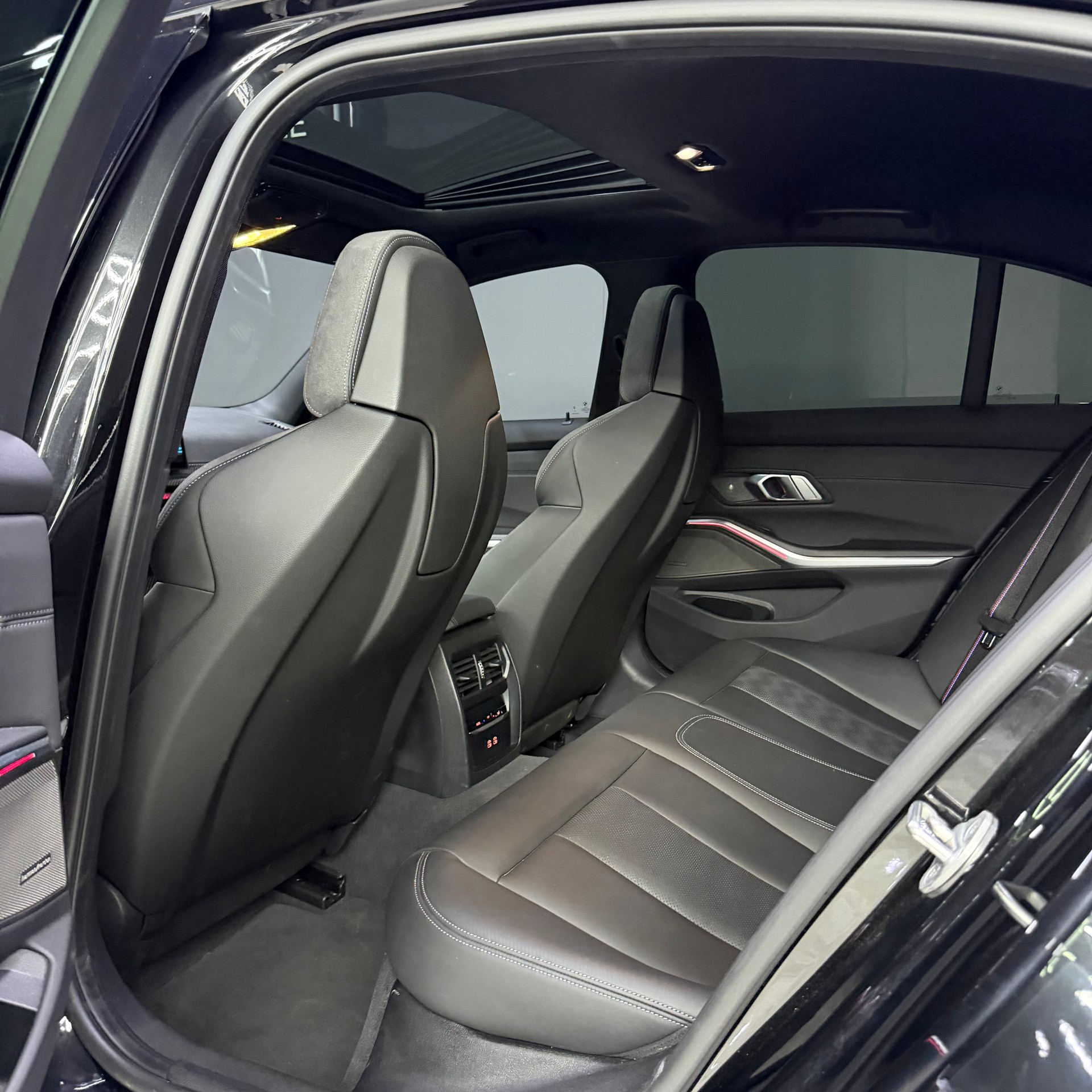 BMW M3 Competition M xDrive-image-10